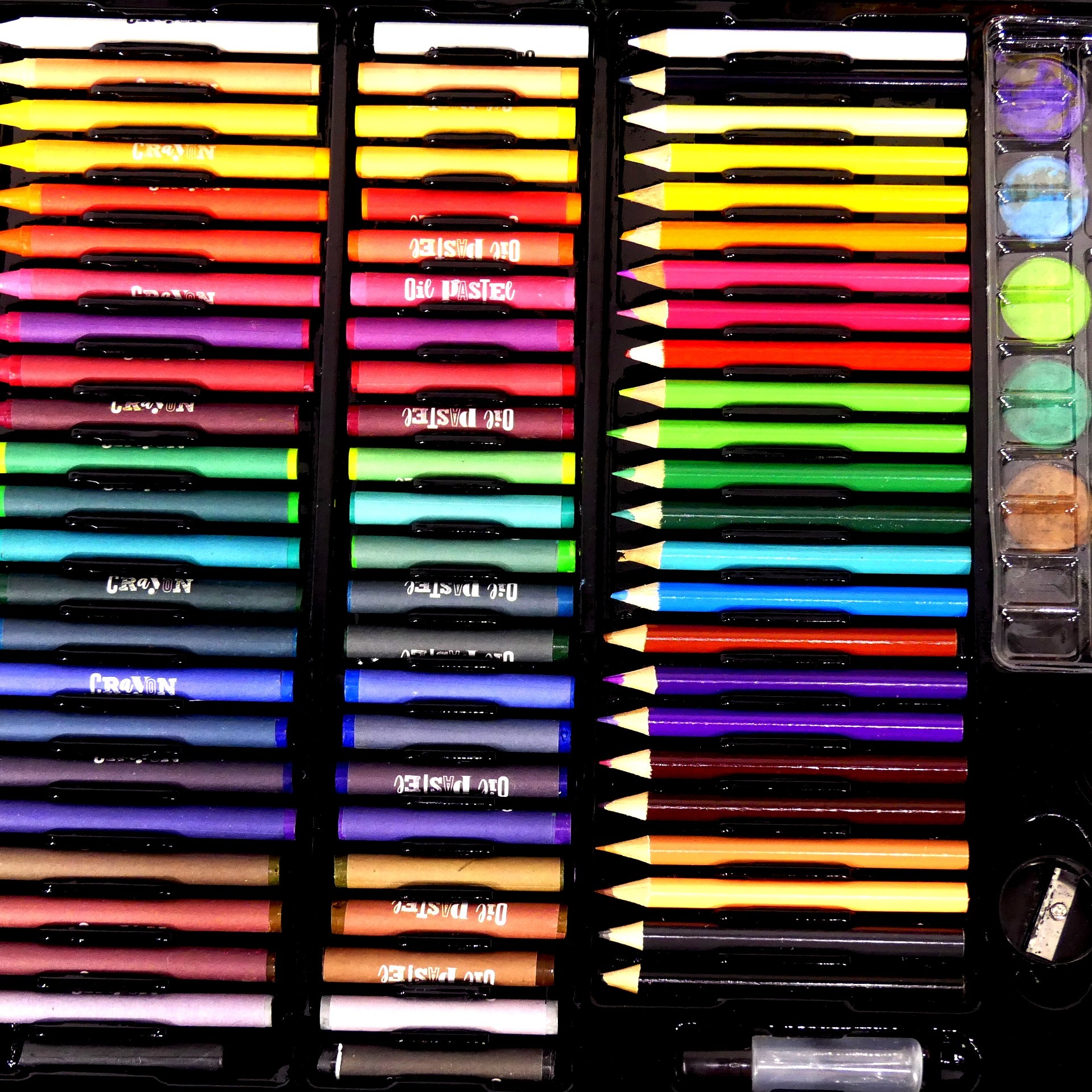 Voir photo 3 de Valise créative - Feutres - Crayons - Pastels Gras Valise créative - Feutres - Crayons - Pastels Gras Très bon état reconditionné photo 3