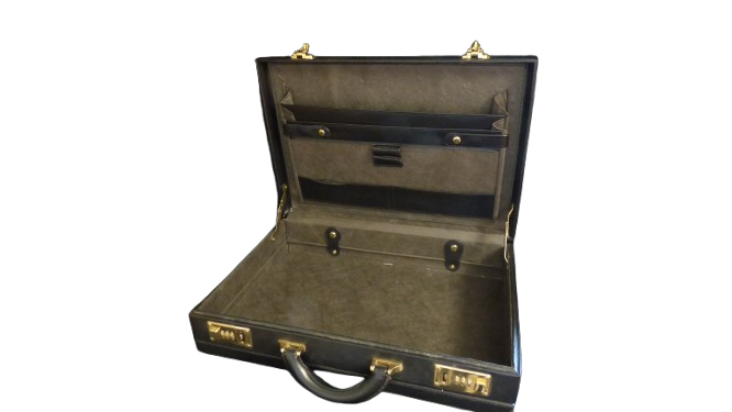 Valise de rangement noire (44,5 X 32 cm) État correct - 20,00 € Valise de rangement noire (44,5 X 32 cm) État correct reconditionné disponible sur Label Emmaüs
