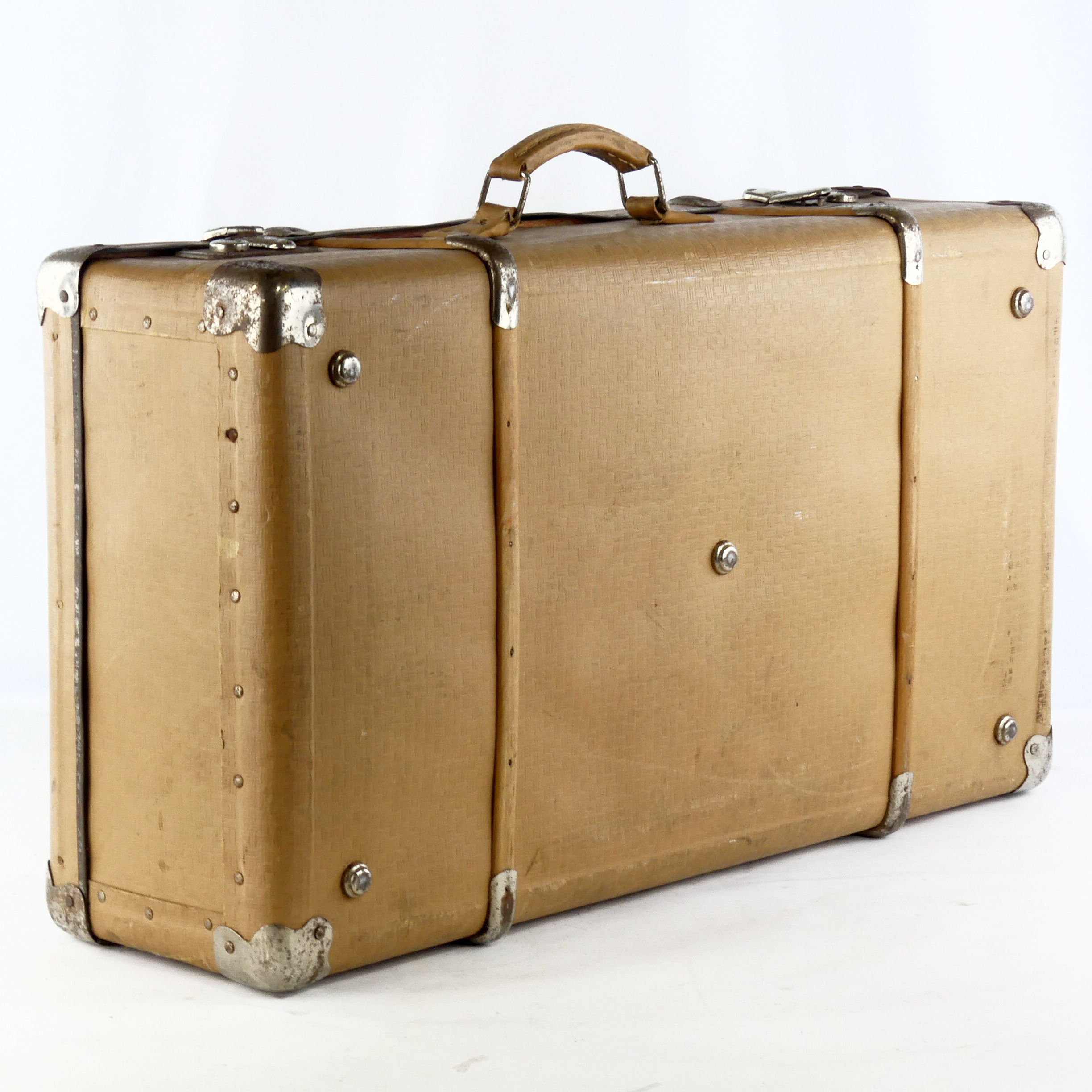 Voir photo 4 de Valise roumaine en carton beige années 60 Valise roumaine en carton beige années 60 État correct reconditionné photo 4