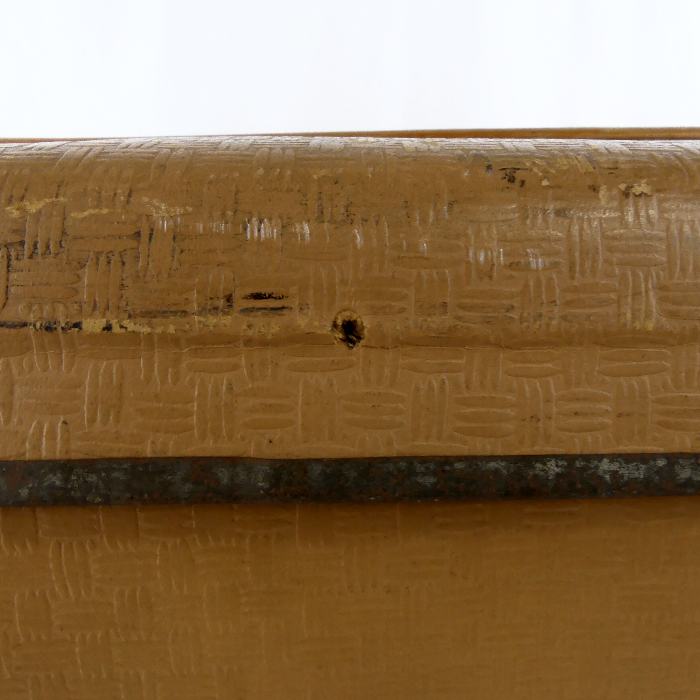Voir photo 7 de Valise roumaine en carton beige années 60 Valise roumaine en carton beige années 60 État correct reconditionné photo 7