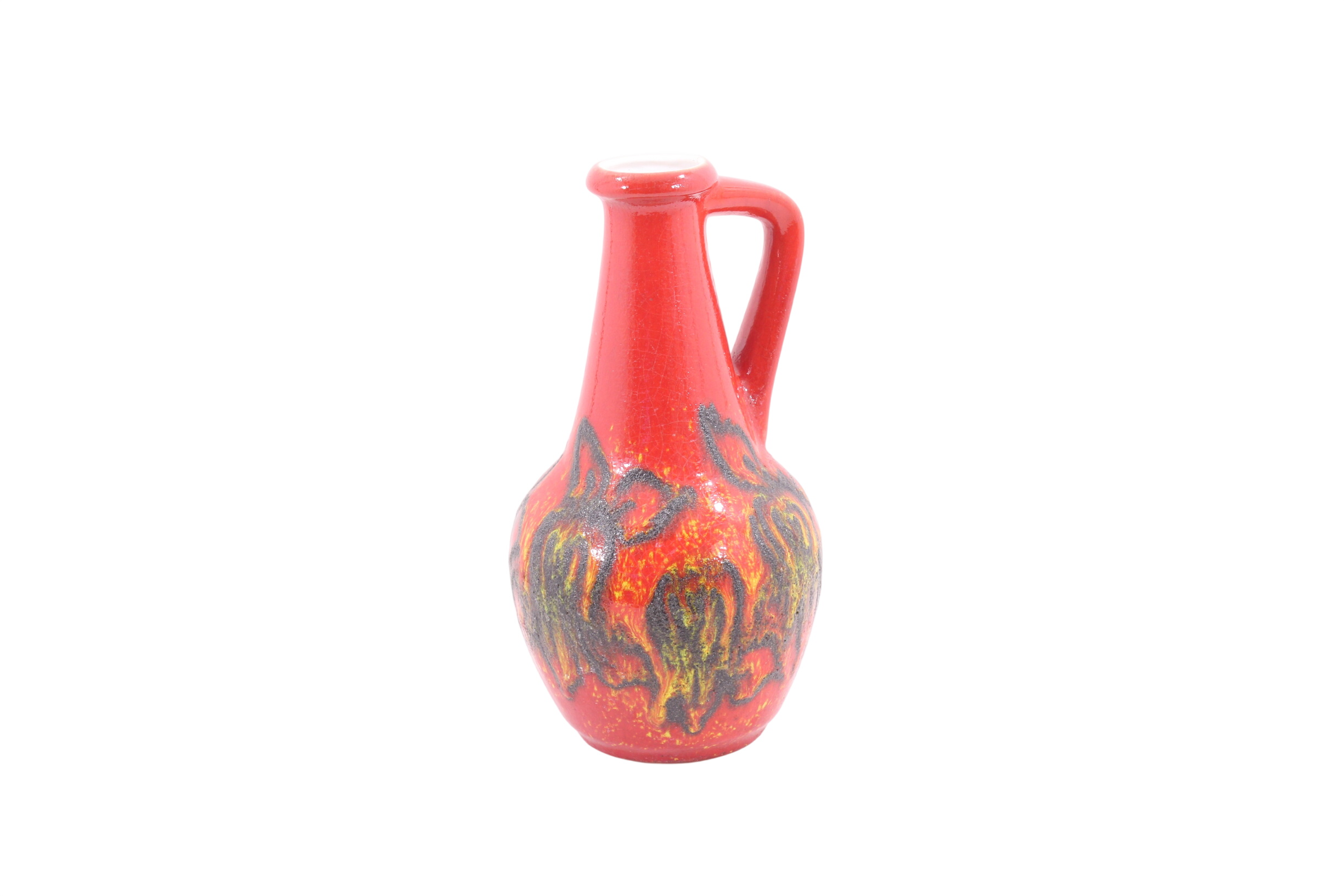 Vase à anse en céramique émaillé ' flamme ' / Années 1970 - West Germany Bon état - 38,50 € Vase à anse en céramique émaillé ' flamme ' / Années 1970 - West Germany Bon état reconditionné disponible sur Label Emmaüs
