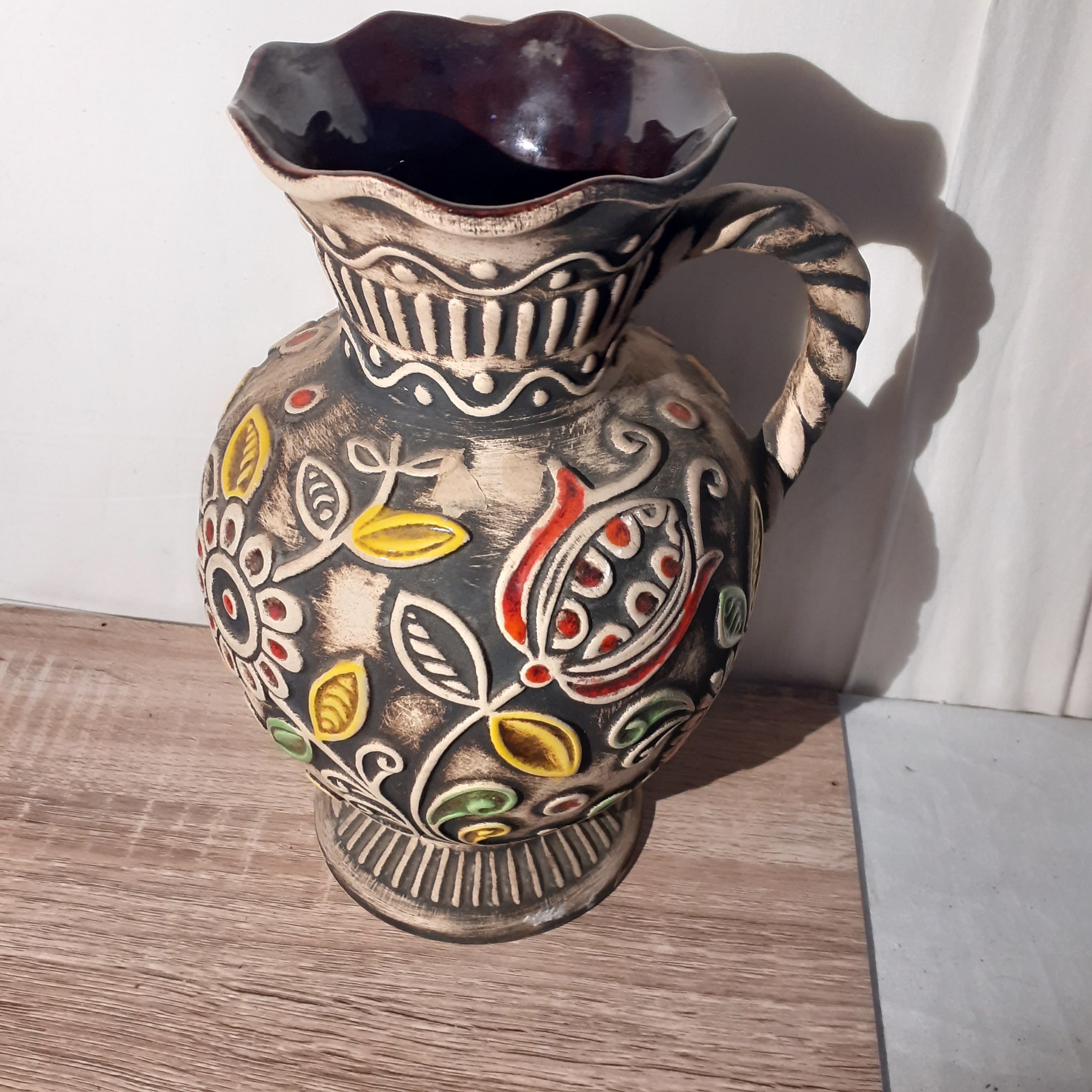 Voir photo 4 de Vase à anse vintage a décor stylisé de fleurs BAY (W-'GERMANY) Vase à anse vintage a décor stylisé de fleurs BAY (W-'GERMANY) Très bon état reconditionné photo 4