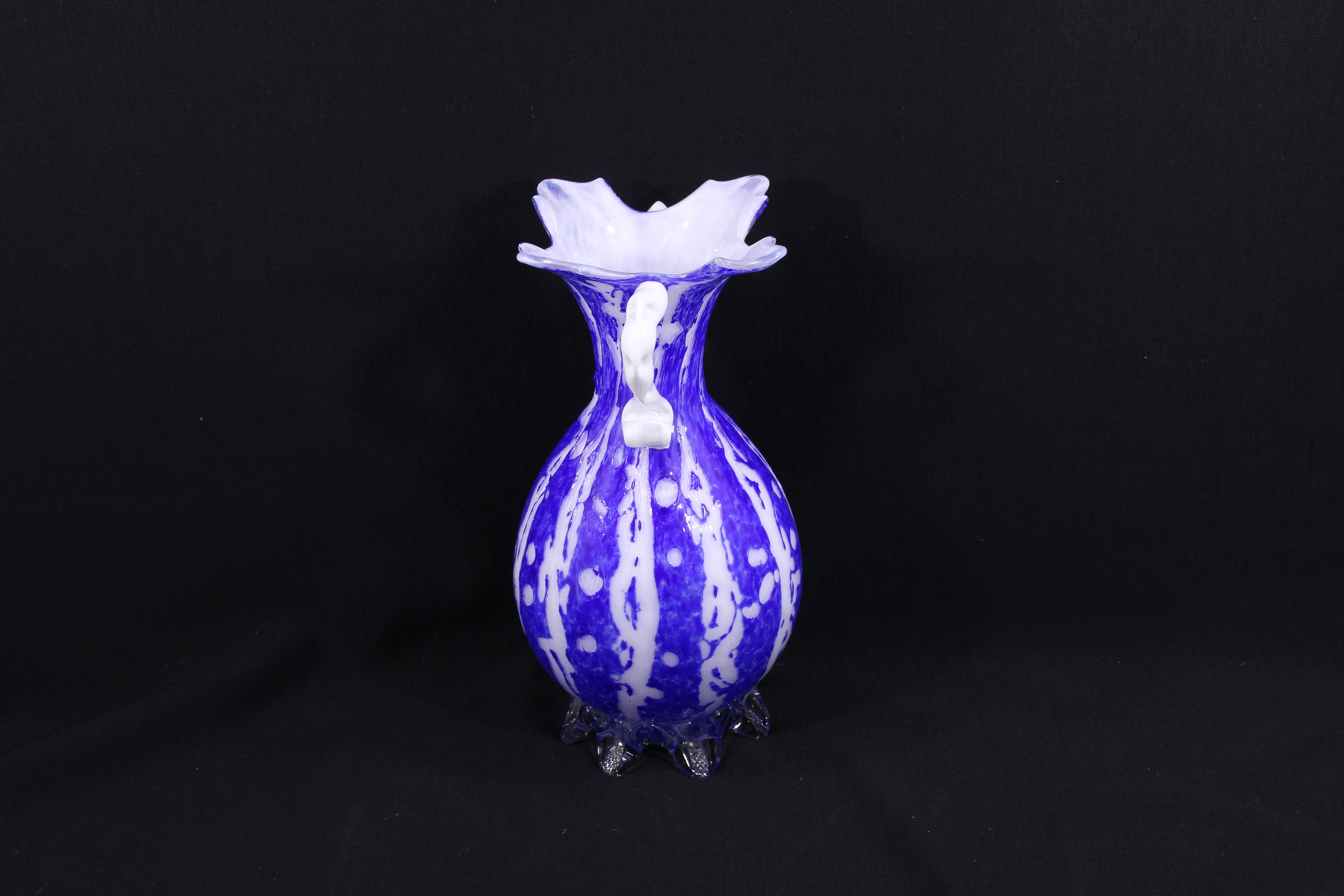 Voir photo 13 de Vase à double anses en pâte de verre / Bleu cobalt - Années 60 Vase à double anses en pâte de verre / Bleu cobalt - Années 60 Bon état reconditionné photo 13