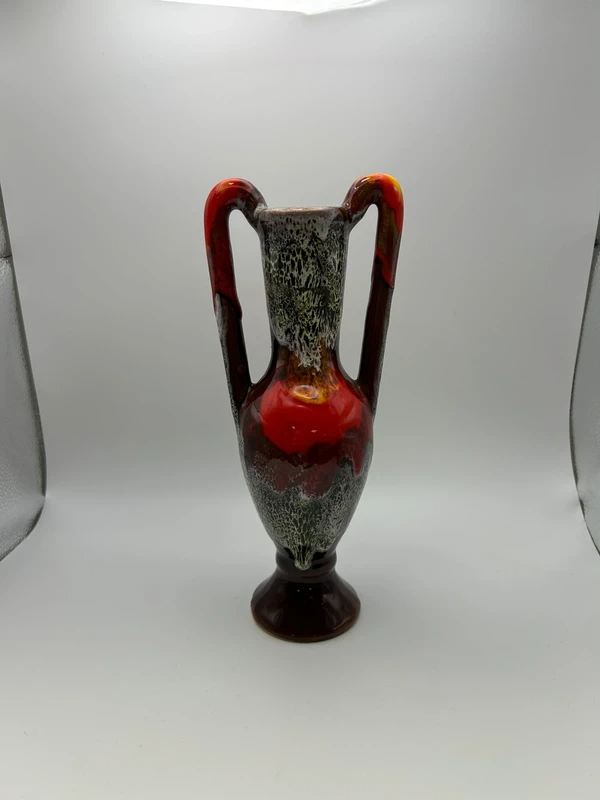 Voir photo 2 de Vase amphore vintage céramique émaillée rouge noir à doubles anses Vase amphore vintage céramique émaillée rouge noir à doubles anses Très bon état reconditionné photo 2