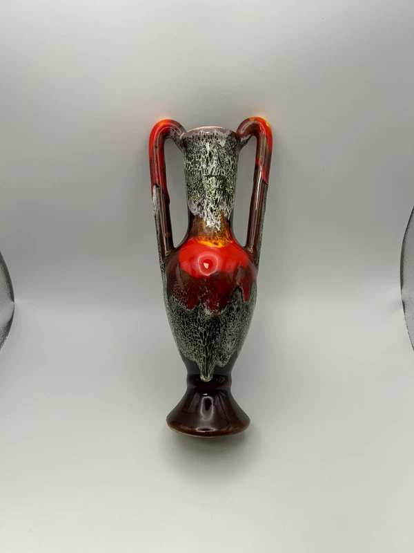 Voir photo 3 de Vase amphore vintage céramique émaillée rouge noir à doubles anses Vase amphore vintage céramique émaillée rouge noir à doubles anses Très bon état reconditionné photo 3