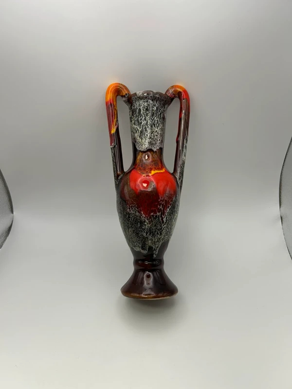 Voir photo 5 de Vase amphore vintage céramique émaillée rouge noir à doubles anses Vase amphore vintage céramique émaillée rouge noir à doubles anses Très bon état reconditionné photo 5