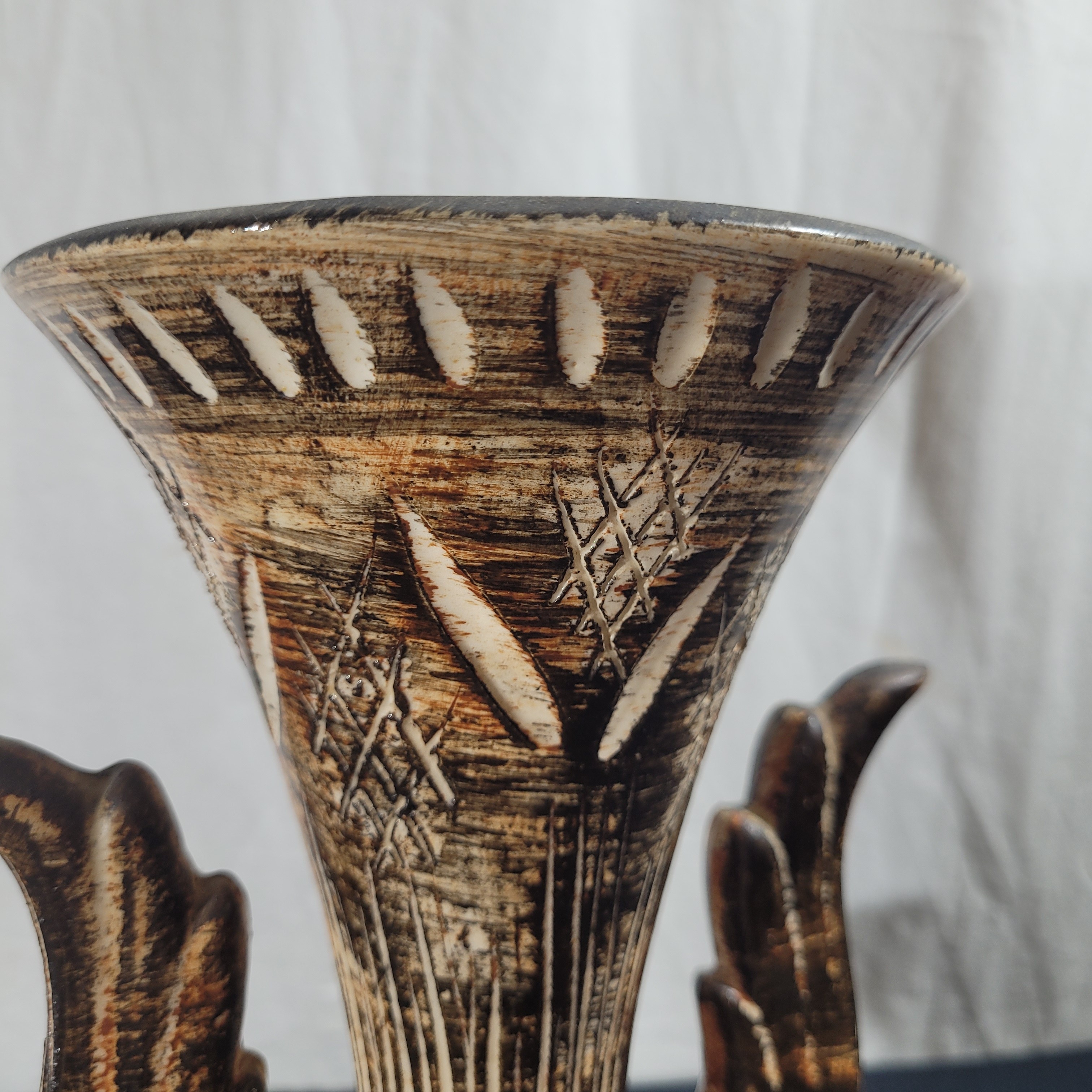 Voir photo 2 de Vase amphore vintage en céramique stylisée – Style Antique & Brutaliste Vase amphore vintage en céramique stylisée – Style Antique & Brutaliste Très bon état reconditionné photo 2