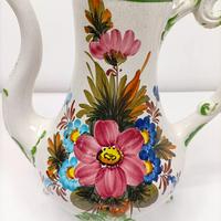 Voir photo 2 de Vase ancien Bassano en faïence peinte à la main décor floral - Carafe Vase ancien Bassano en faïence peinte à la main décor floral - Carafe Très bon état reconditionné photo 2