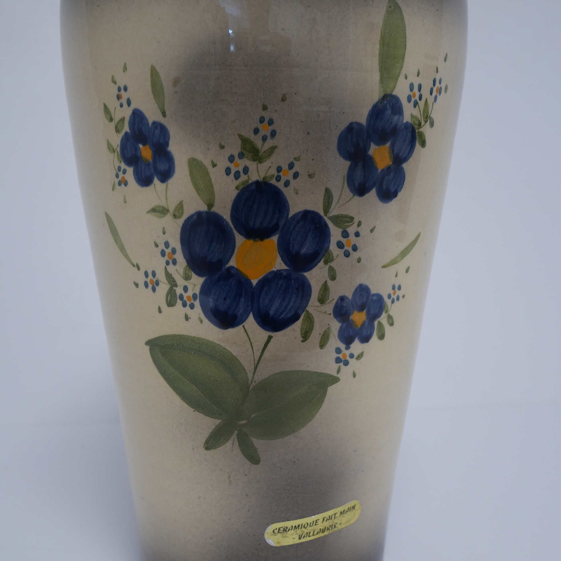 Voir photo 3 de Vase ancien en céramique de Vallauris - Peint à la main - 31 cm Vase ancien en céramique de Vallauris - Peint à la main - 31 cm Bon état reconditionné photo 3