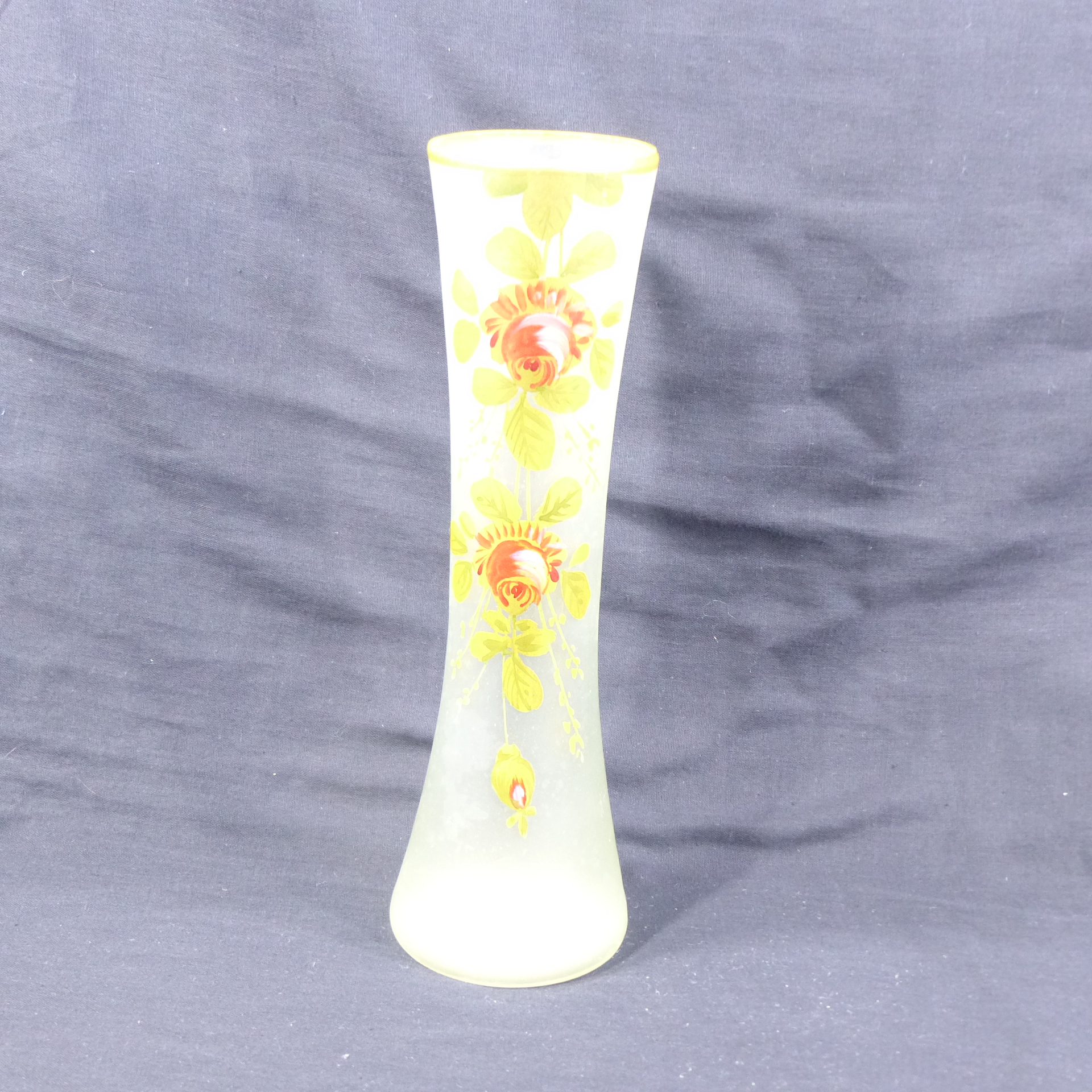 Voir photo 2 de Vase ancien en verre peint / Décor floral Vase ancien en verre peint / Décor floral Bon état reconditionné photo 2