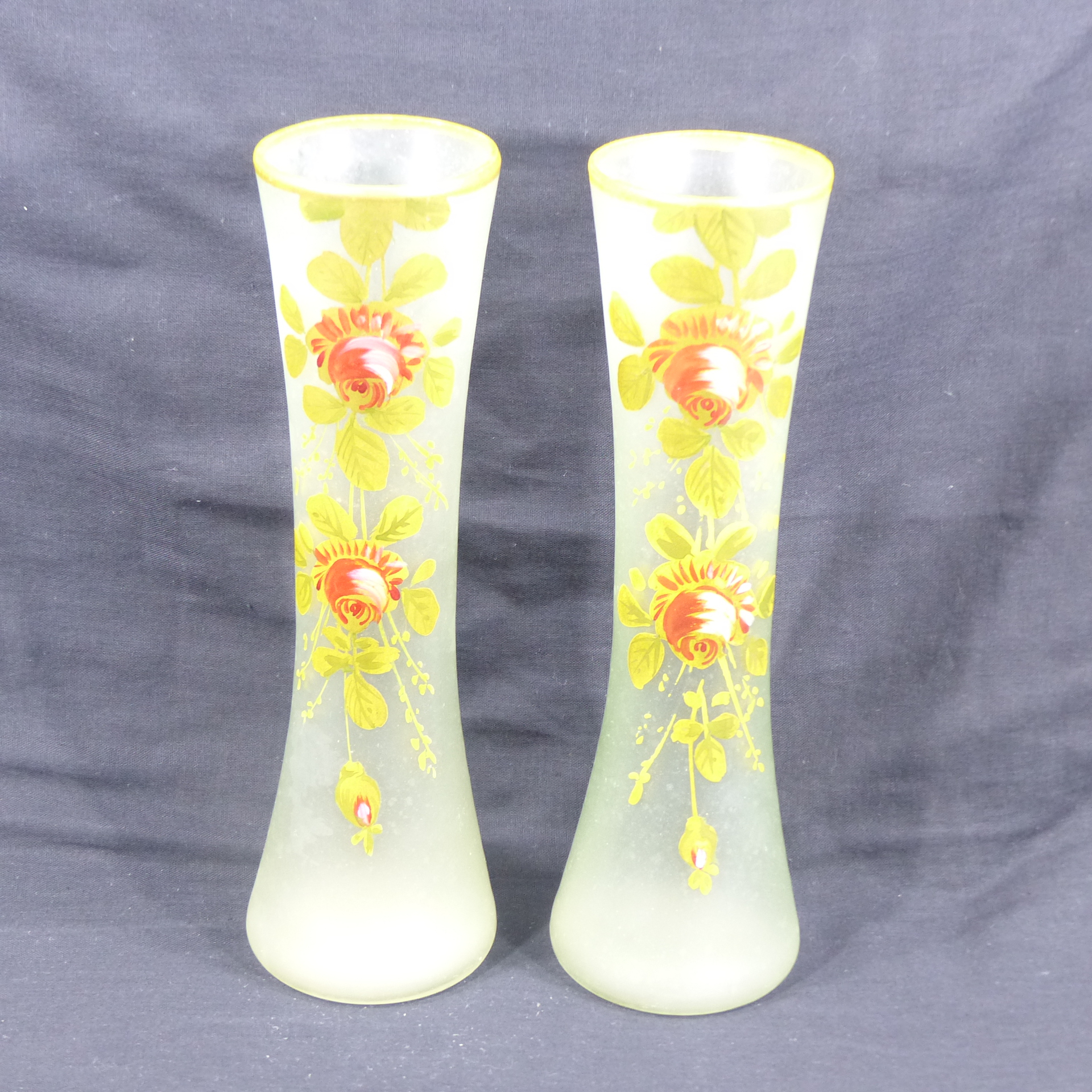 Vase ancien en verre peint / Décor floral Bon état - 17,50 € Vase ancien en verre peint / Décor floral Bon état reconditionné disponible sur Label Emmaüs