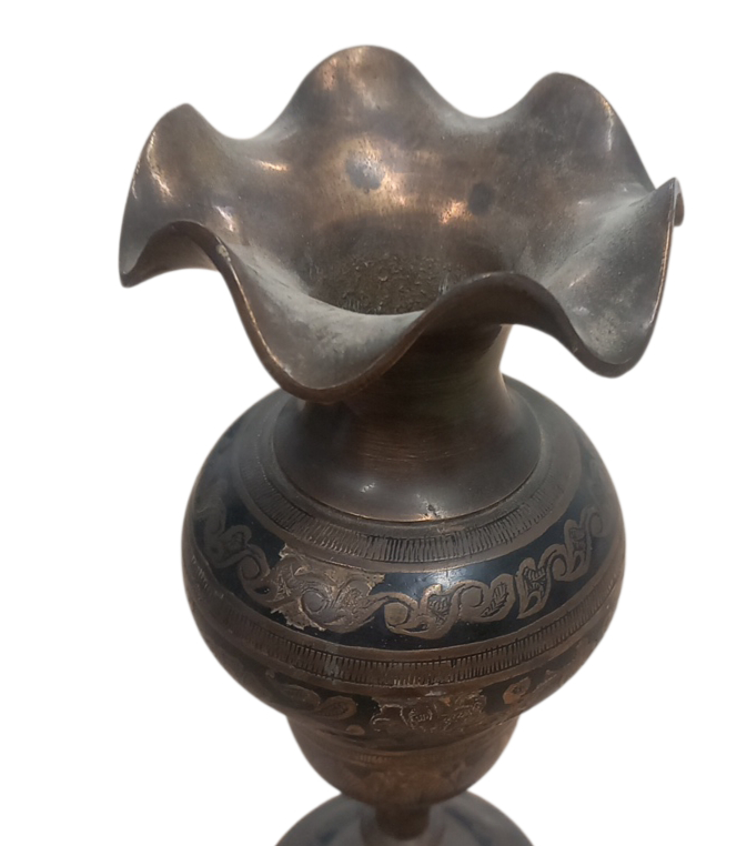 Voir photo 4 de Vase ancien indien en laiton des années 1960. - Vintage - Vase ancien indien en laiton des années 1960. - Vintage - Bon état reconditionné photo 4