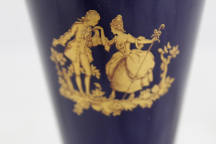 Voir photo 4 de Vase ancien porcelaine bleue de limoges Vase ancien porcelaine bleue de limoges Très bon état reconditionné photo 4