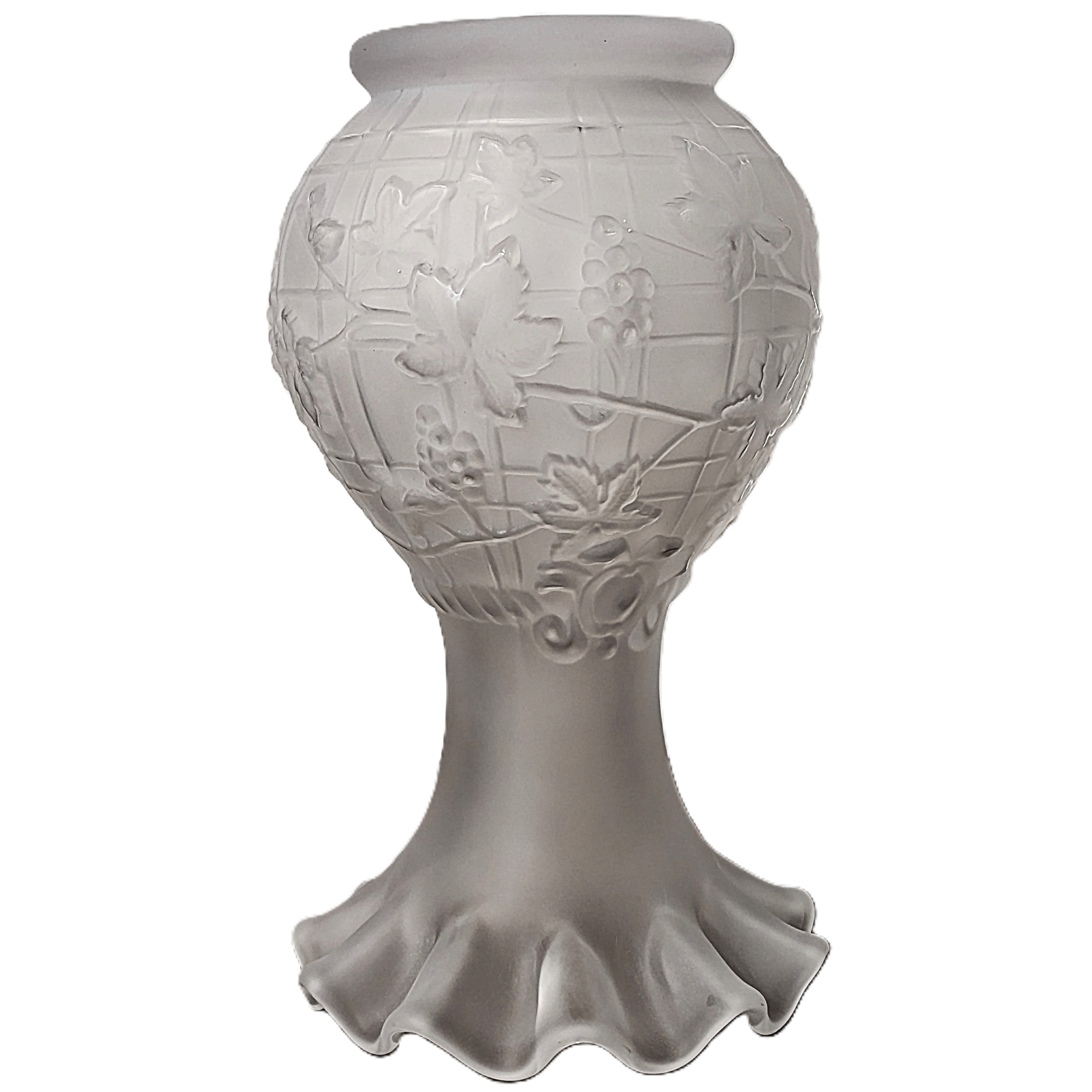 Voir photo 6 de Vase ancien Portieux France - verre givré blanc - décor vigne en relief Vase ancien Portieux France - verre givré blanc - décor vigne en relief reconditionné photo 6