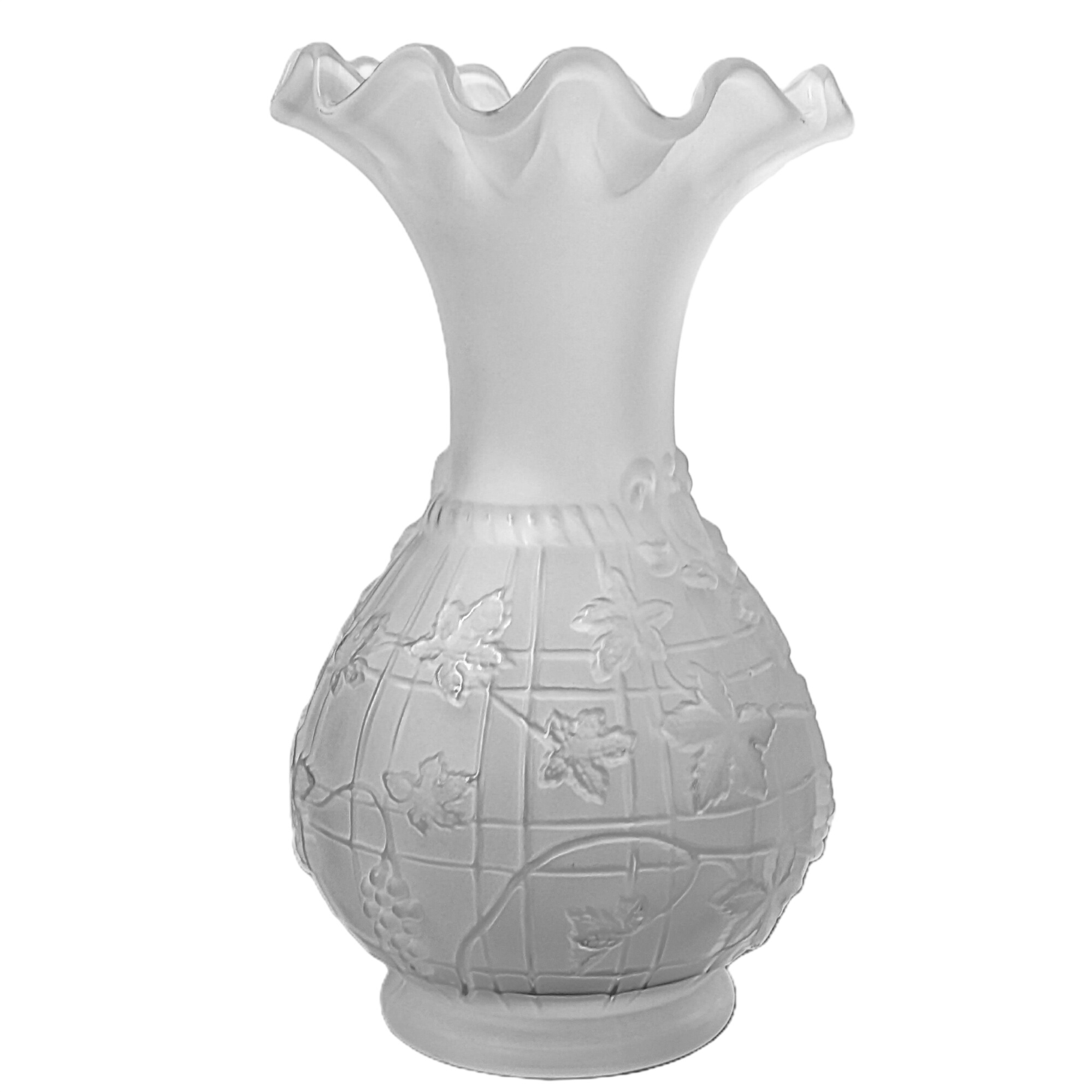 Vase ancien Portieux France - verre givré blanc - décor vigne en relief - 23,80 € Vase ancien Portieux France - verre givré blanc - décor vigne en relief reconditionné disponible sur Label Emmaüs