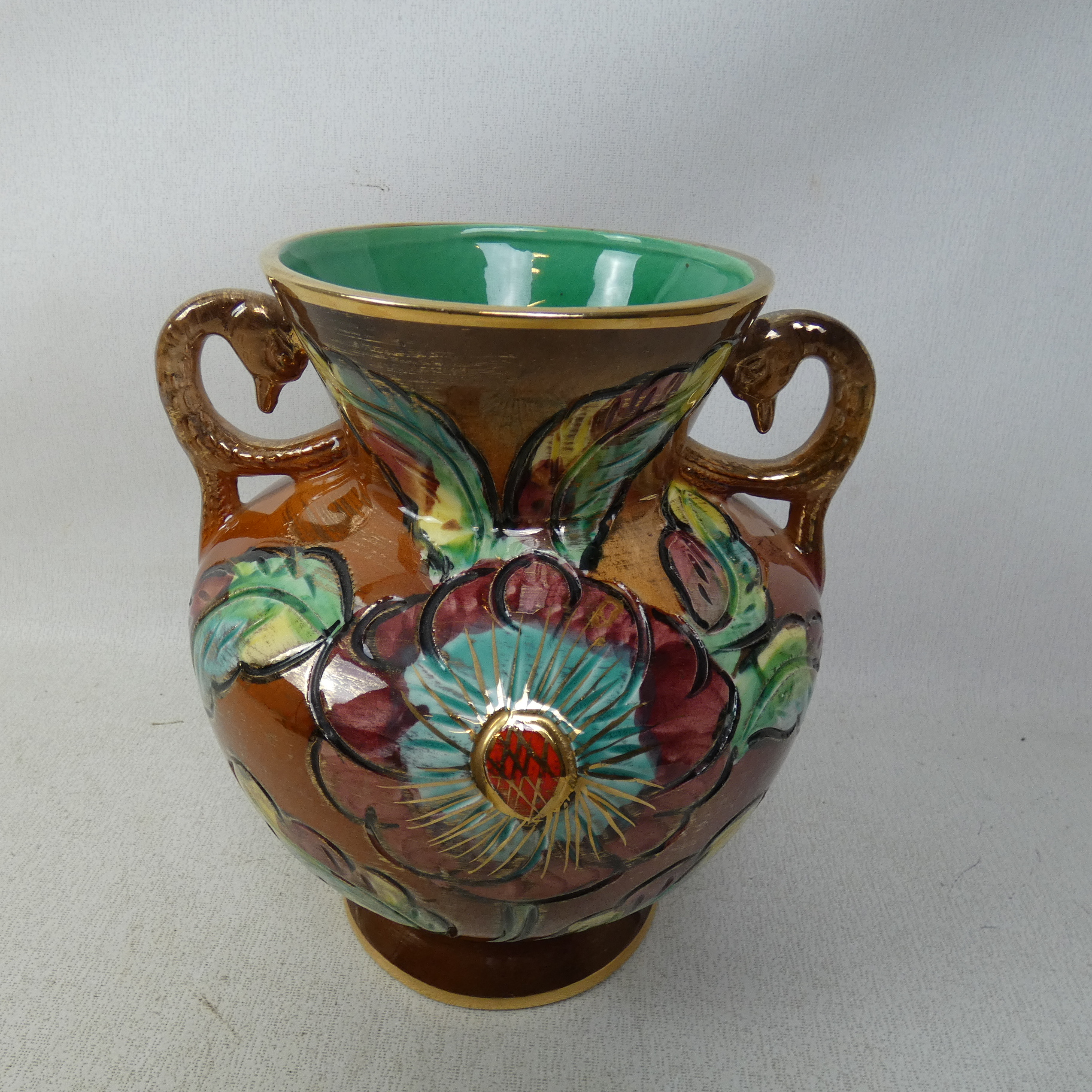 Voir photo 2 de Vase Ansé en Céramique Tête de Cygne Vintage Décor Floral A.8 Vase Ansé en Céramique Tête de Cygne Vintage Décor Floral A.8 État correct reconditionné photo 2