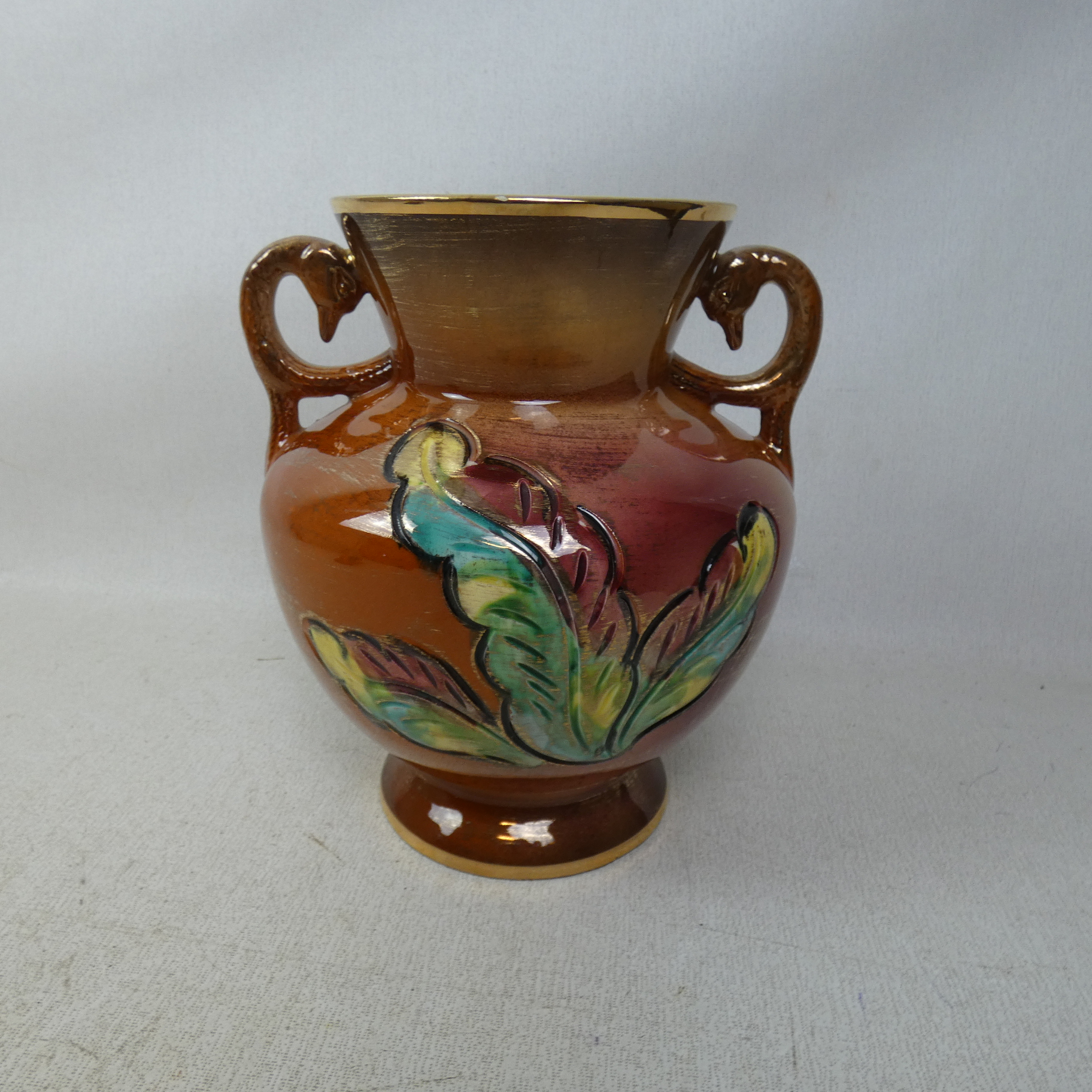 Voir photo 4 de Vase Ansé en Céramique Tête de Cygne Vintage Décor Floral A.8 Vase Ansé en Céramique Tête de Cygne Vintage Décor Floral A.8 État correct reconditionné photo 4