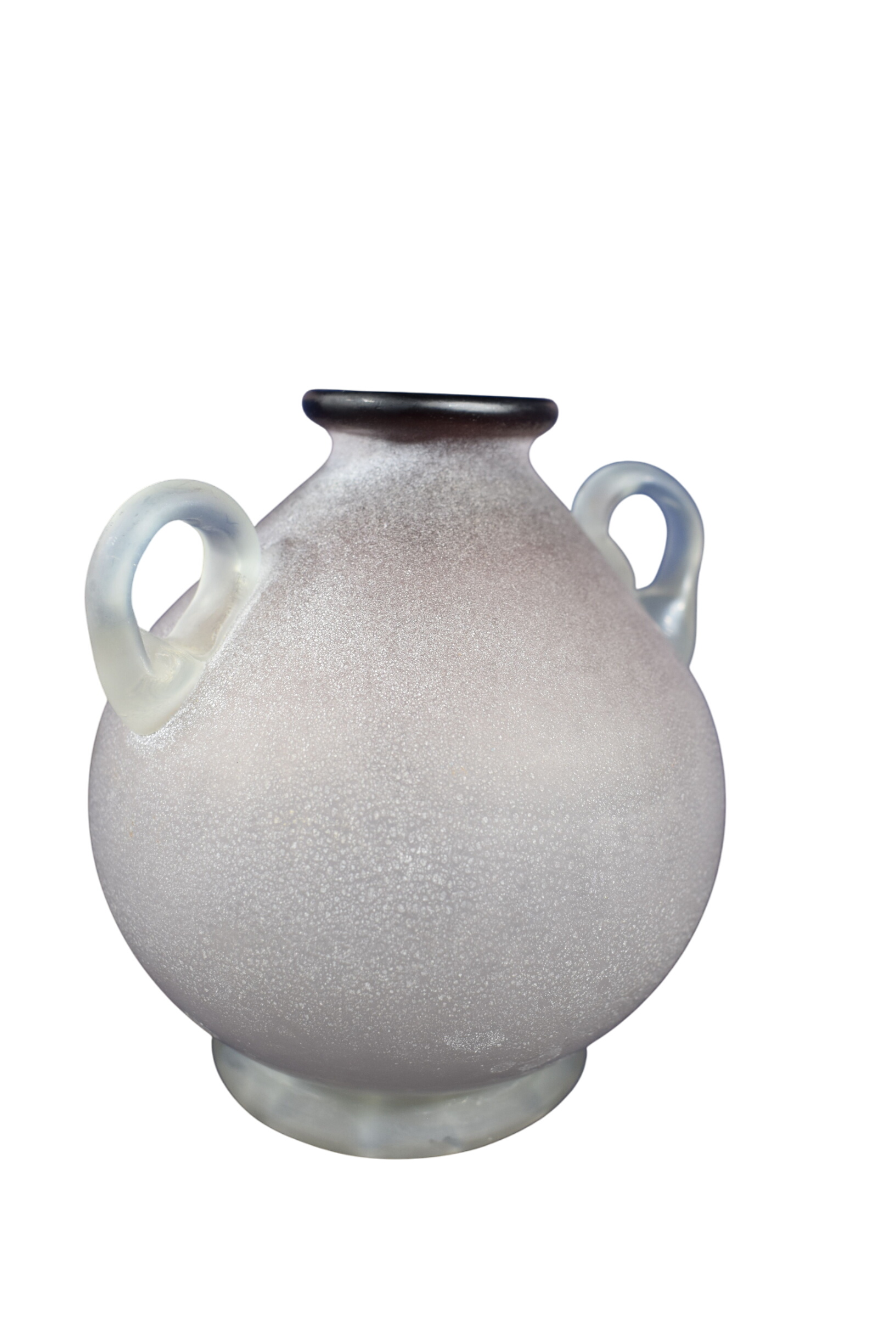 Vase Art Déco à deux anses, hauteur 12 et diamètre 12 cm Bon état - 23,00 € Vase Art Déco à deux anses, hauteur 12 et diamètre 12 cm Bon état reconditionné disponible sur Label Emmaüs