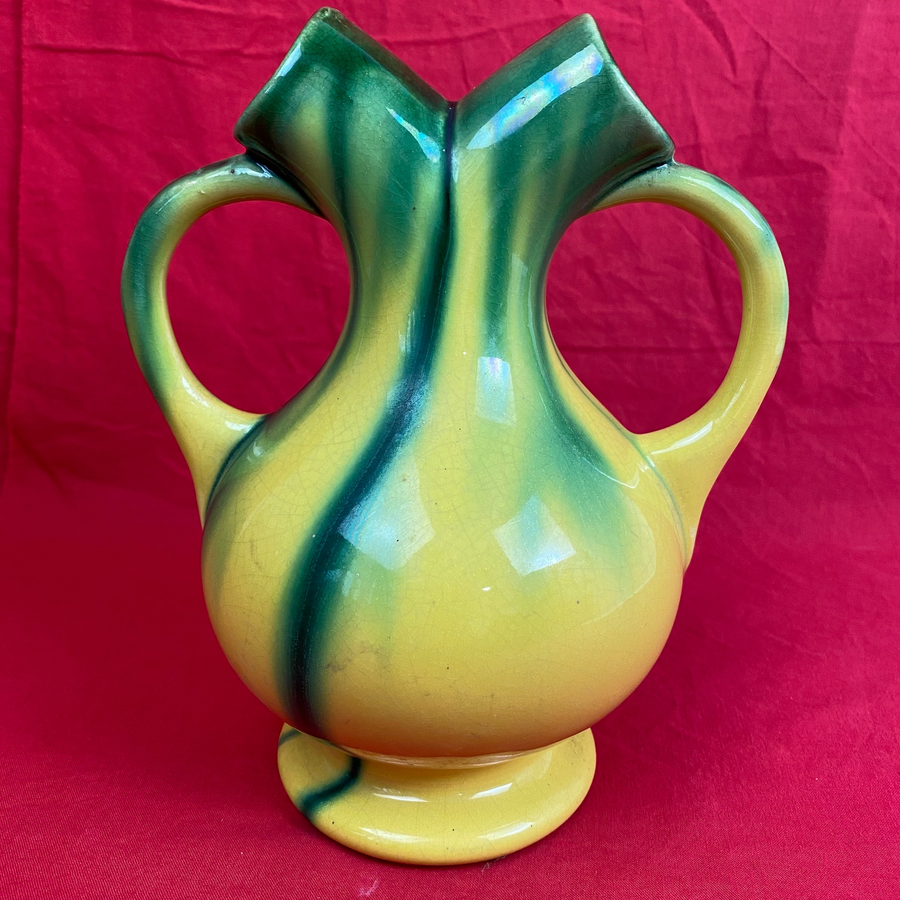 Voir photo 4 de Vase art déco céramique jaune et vert à deux anses Vase art déco céramique jaune et vert à deux anses Bon état reconditionné photo 4