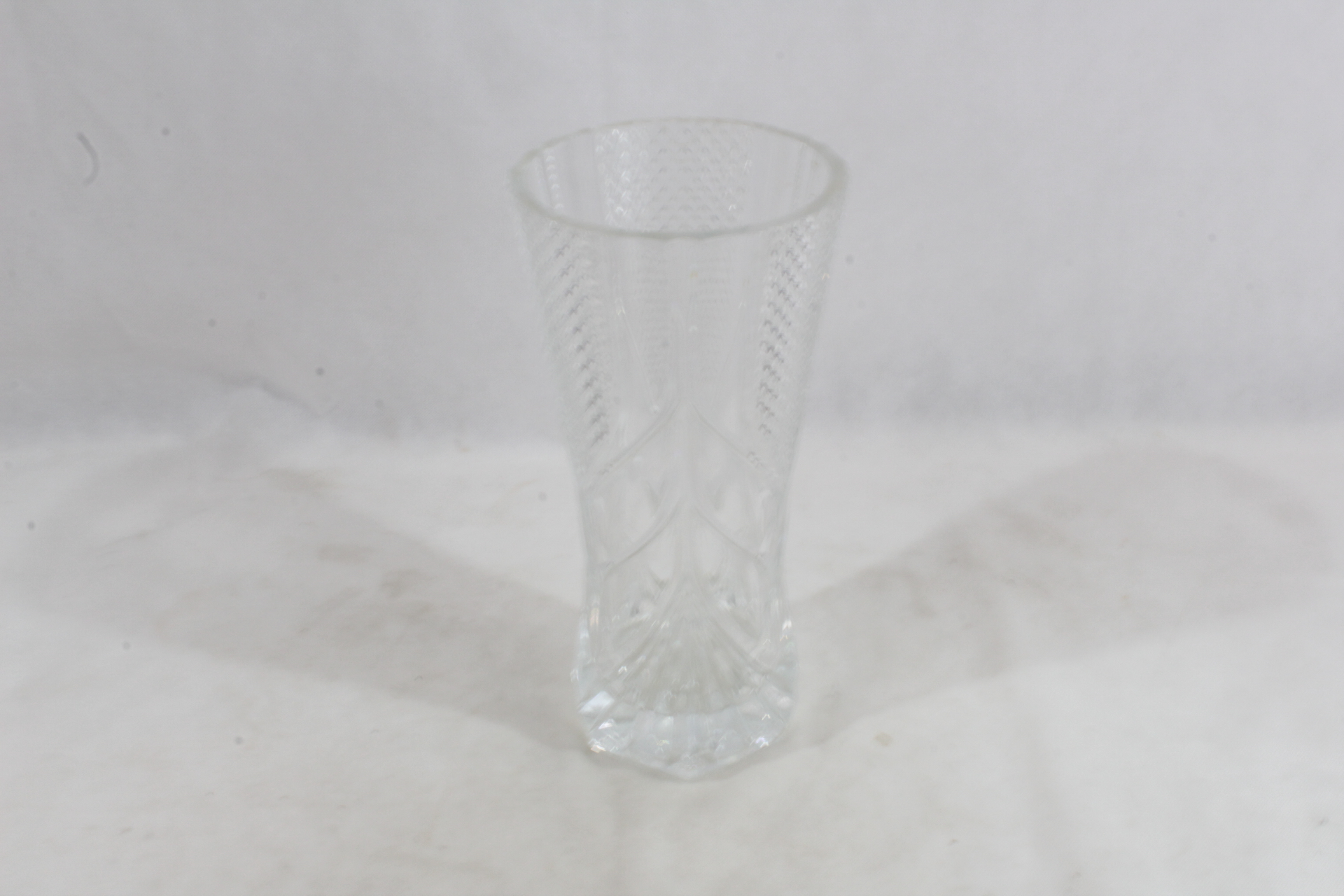 Acheter Vase Avon en cristal Très bon état - 10,00 € Vase Avon en cristal Très bon état reconditionné disponible sur Label Emmaüs