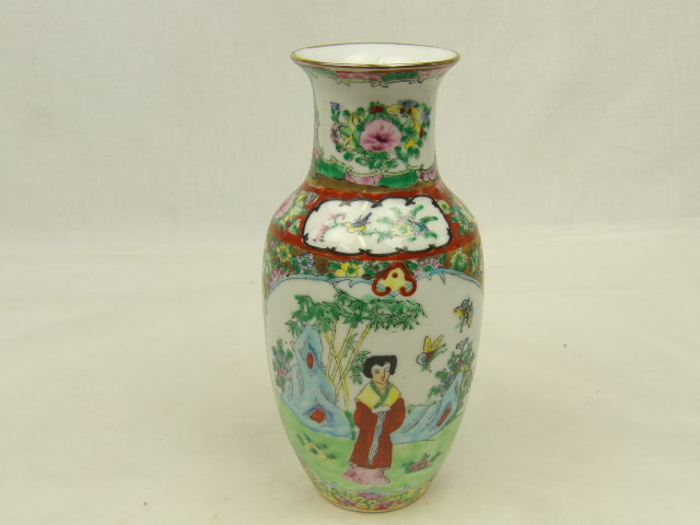 vase balustre chinois en porcelaine famille verte Bon état - 10,00 € vase balustre chinois en porcelaine famille verte Bon état reconditionné disponible sur Label Emmaüs