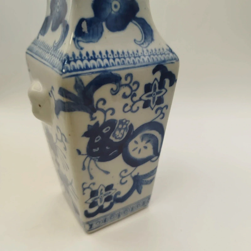 Voir photo 8 de Vase bleu blanc décor floral style Delft 20 cm - Z391 Vase bleu blanc décor floral style Delft 20 cm - Z391 Très bon état reconditionné photo 8