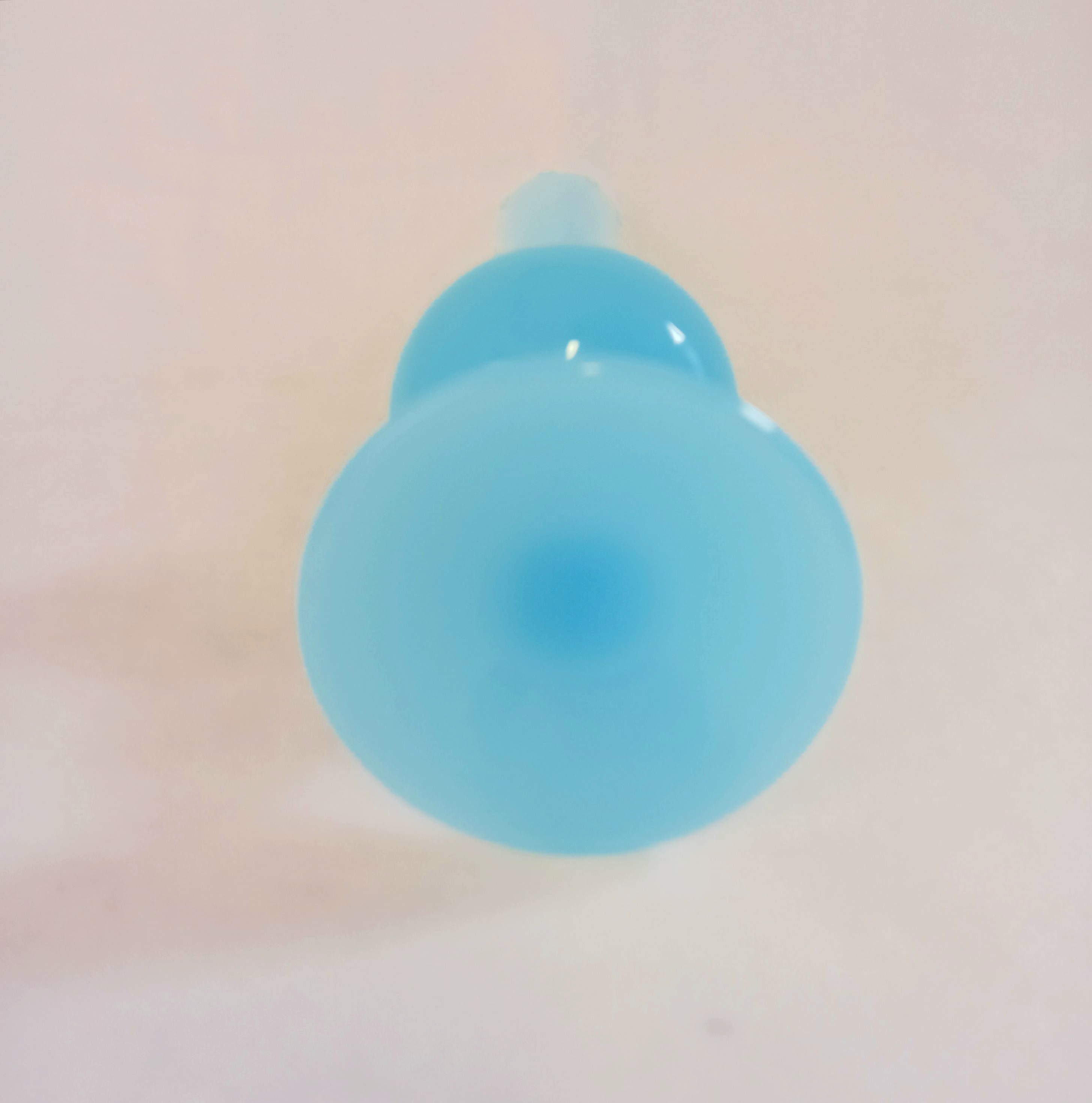 Voir photo 5 de Vase bleu en verre opalin Vase bleu en verre opalin Très bon état reconditionné photo 5