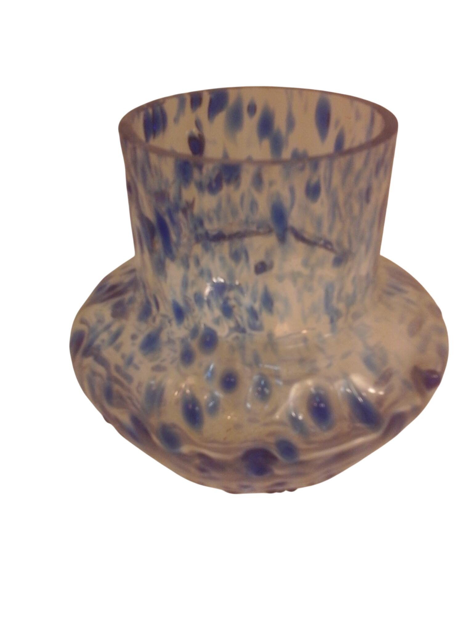 Vase Bohémien Pique Fleurs tacheté de Bleu, Fin 1930s - 50,00 € Vase Bohémien Pique Fleurs tacheté de Bleu, Fin 1930s reconditionné disponible sur Label Emmaüs