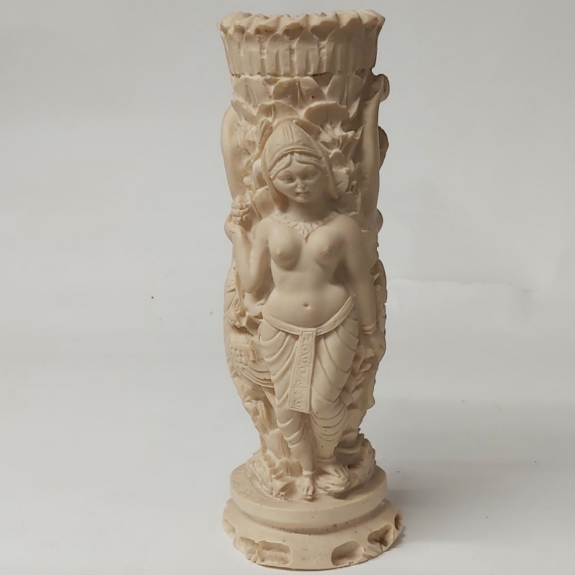 Acheter Vase bougeoir Statues -résine Bon état - 10,00 € Vase bougeoir Statues -résine Bon état reconditionné disponible sur Label Emmaüs