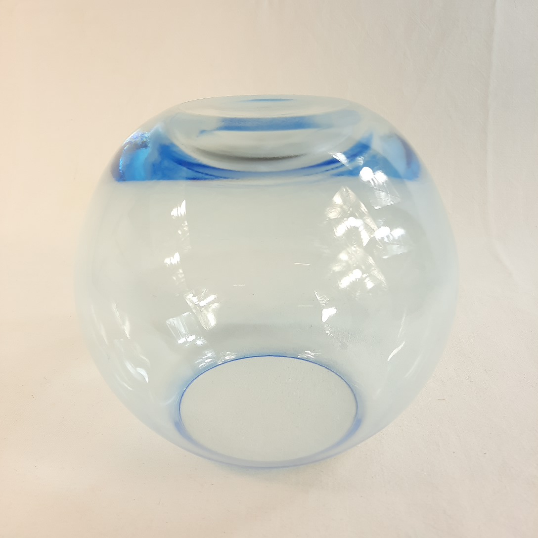 Voir photo 3 de Vase boule en cristal bleu transparent Vase boule en cristal bleu transparent Très bon état reconditionné photo 3