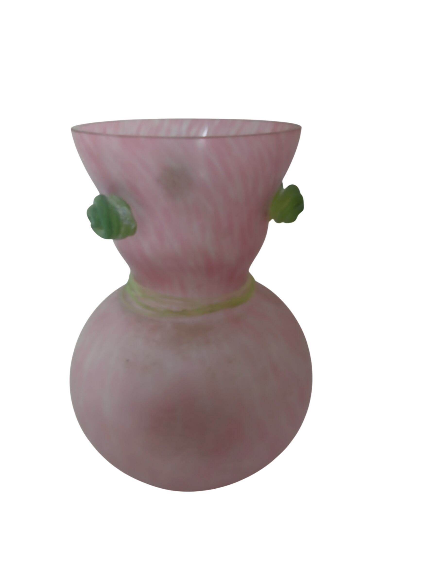 Vase boule en verre soufflé de couleur rose. Hauteur 23cm. Diamètre 14cm Bon état - 20,00 € Vase boule en verre soufflé de couleur rose. Hauteur 23cm. Diamètre 14cm Bon état reconditionné disponible sur Label Emmaüs