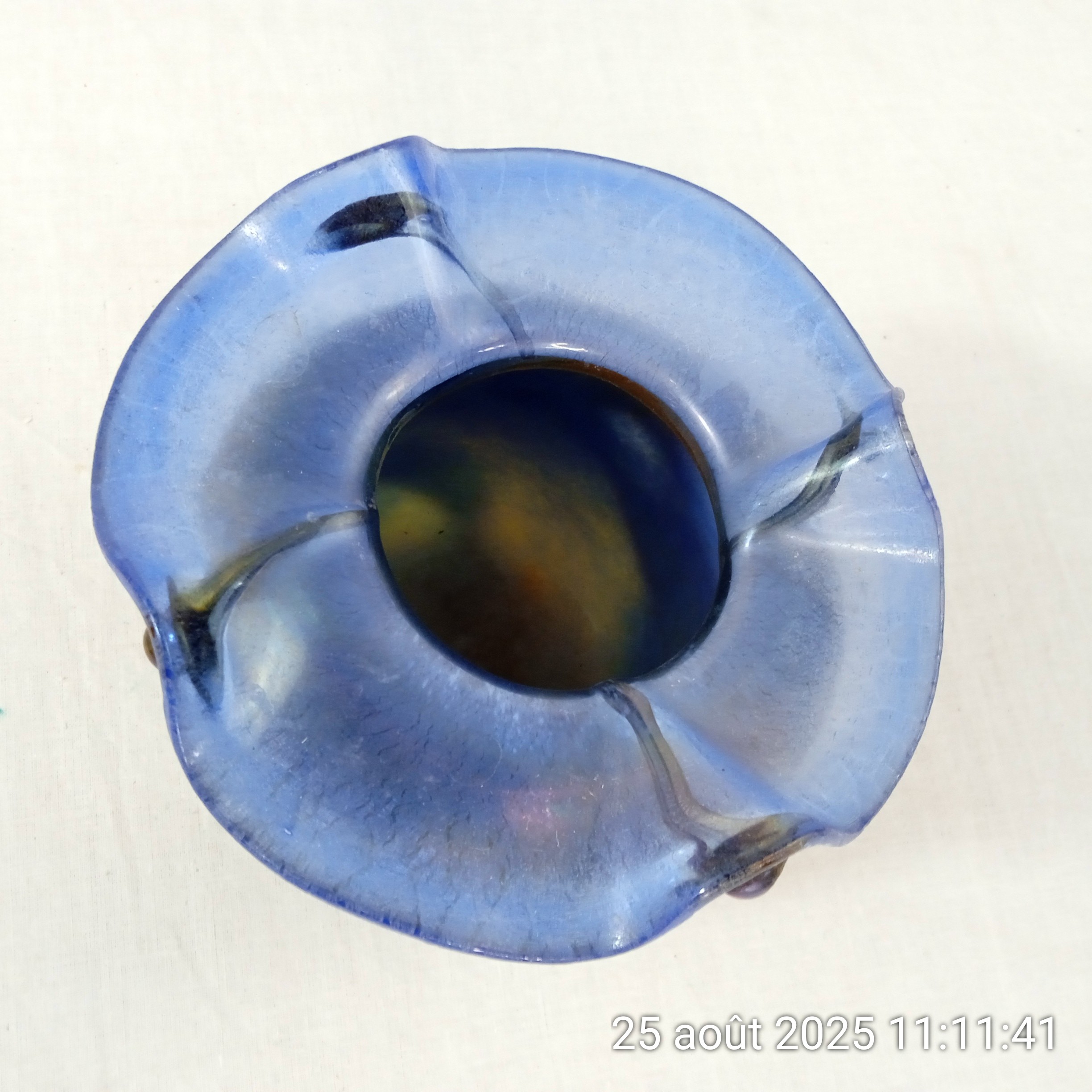 Voir photo 4 de Vase boule ourlé en verre soufflé avec incrustations Verrerie d'Art fait main Vase boule ourlé en verre soufflé avec incrustations Verrerie d'Art fait main Très bon état reconditionné photo 4