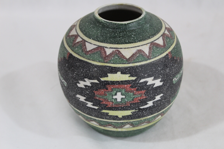 Acheter Vase boule style art déco en céramique Très bon état - 25,00 € Vase boule style art déco en céramique Très bon état reconditionné disponible sur Label Emmaüs