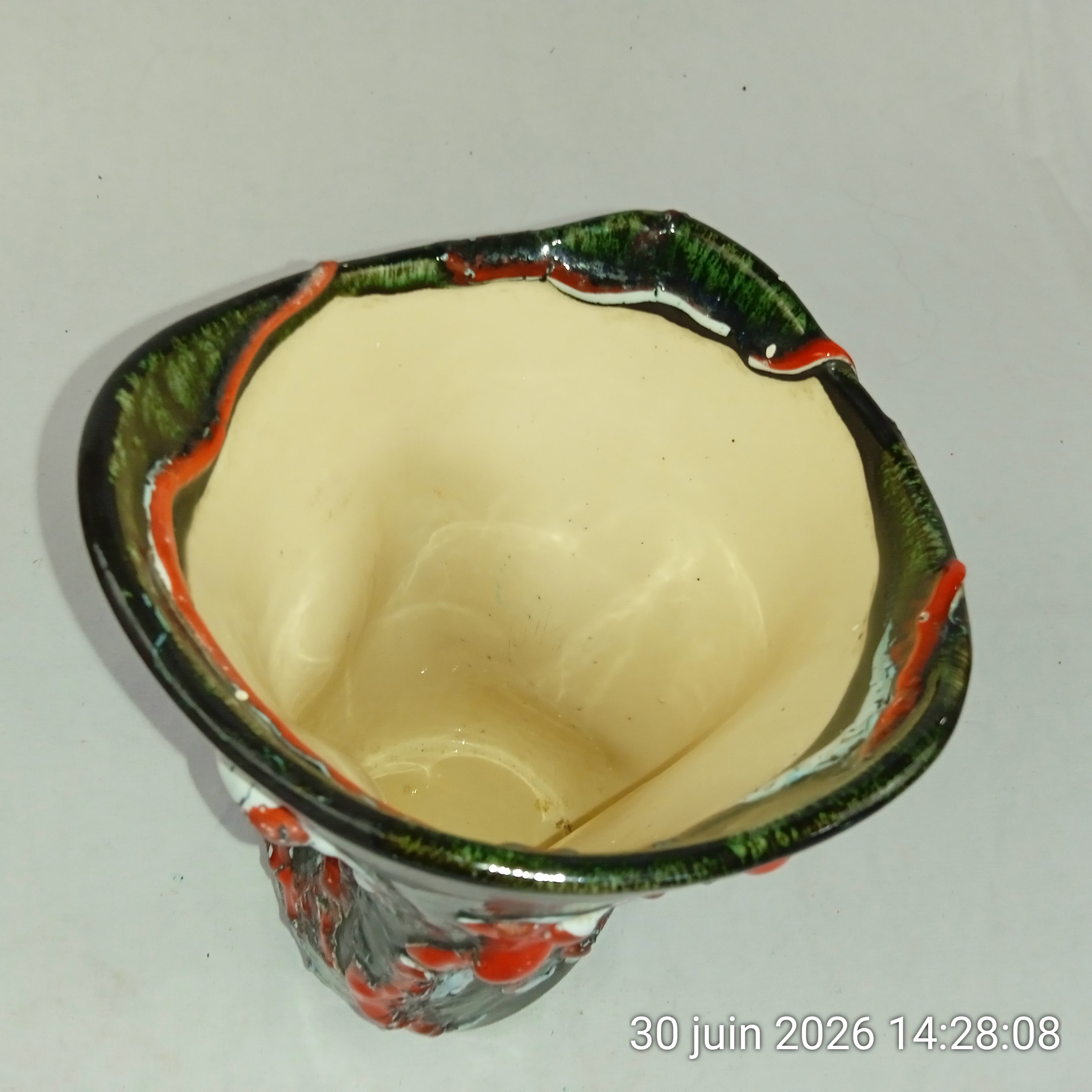 Voir photo 3 de Vase céramique Lava Cratères rouge blanc noir 15 cm vintage 60's Vase céramique Lava Cratères rouge blanc noir 15 cm vintage 60's Très bon état reconditionné photo 3