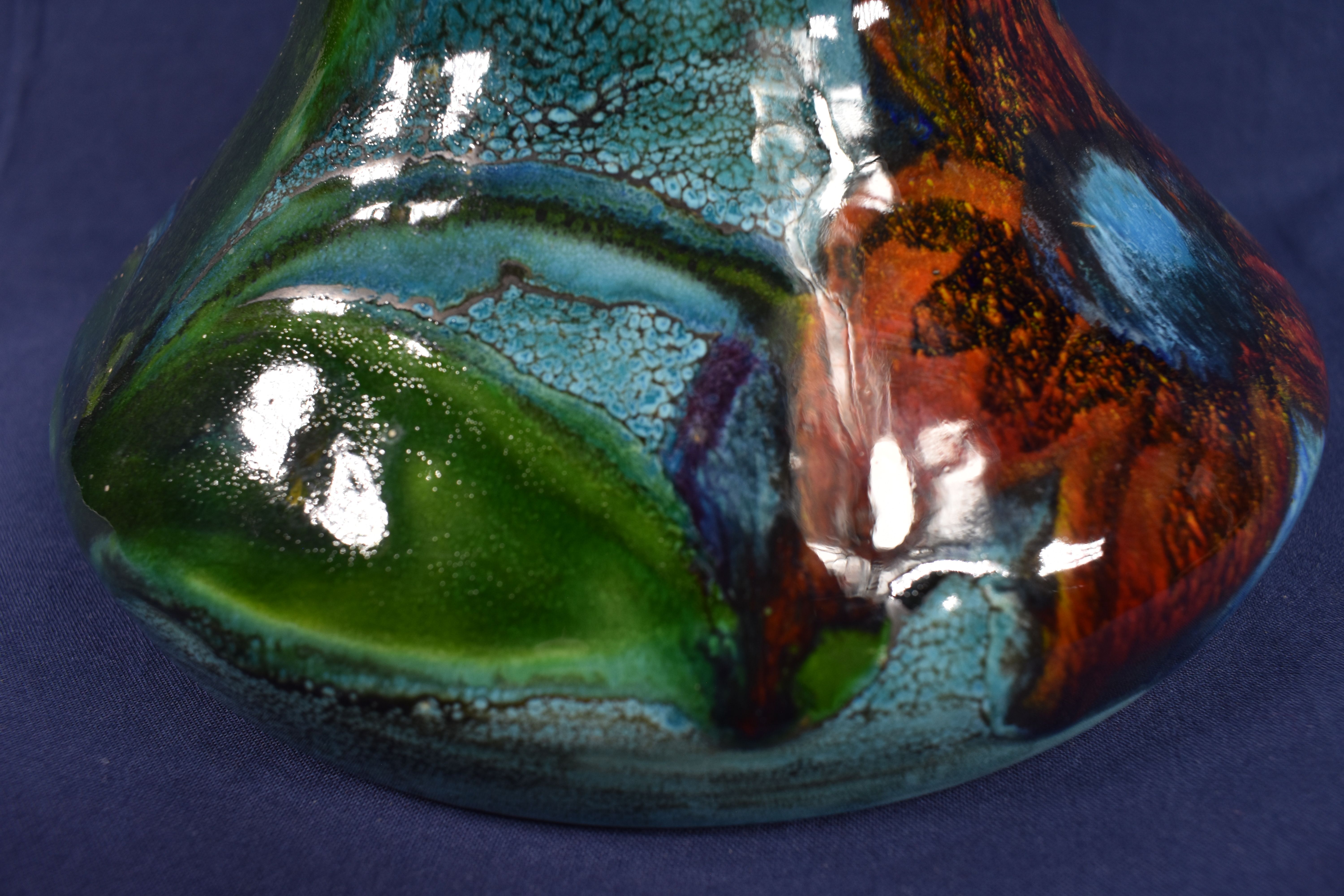 Voir photo 14 de Vase céramique pro-autic, signé RICARD, hauteur 27 et diamètre 19 cm. Vase céramique pro-autic, signé RICARD, hauteur 27 et diamètre 19 cm. Bon état reconditionné photo 14