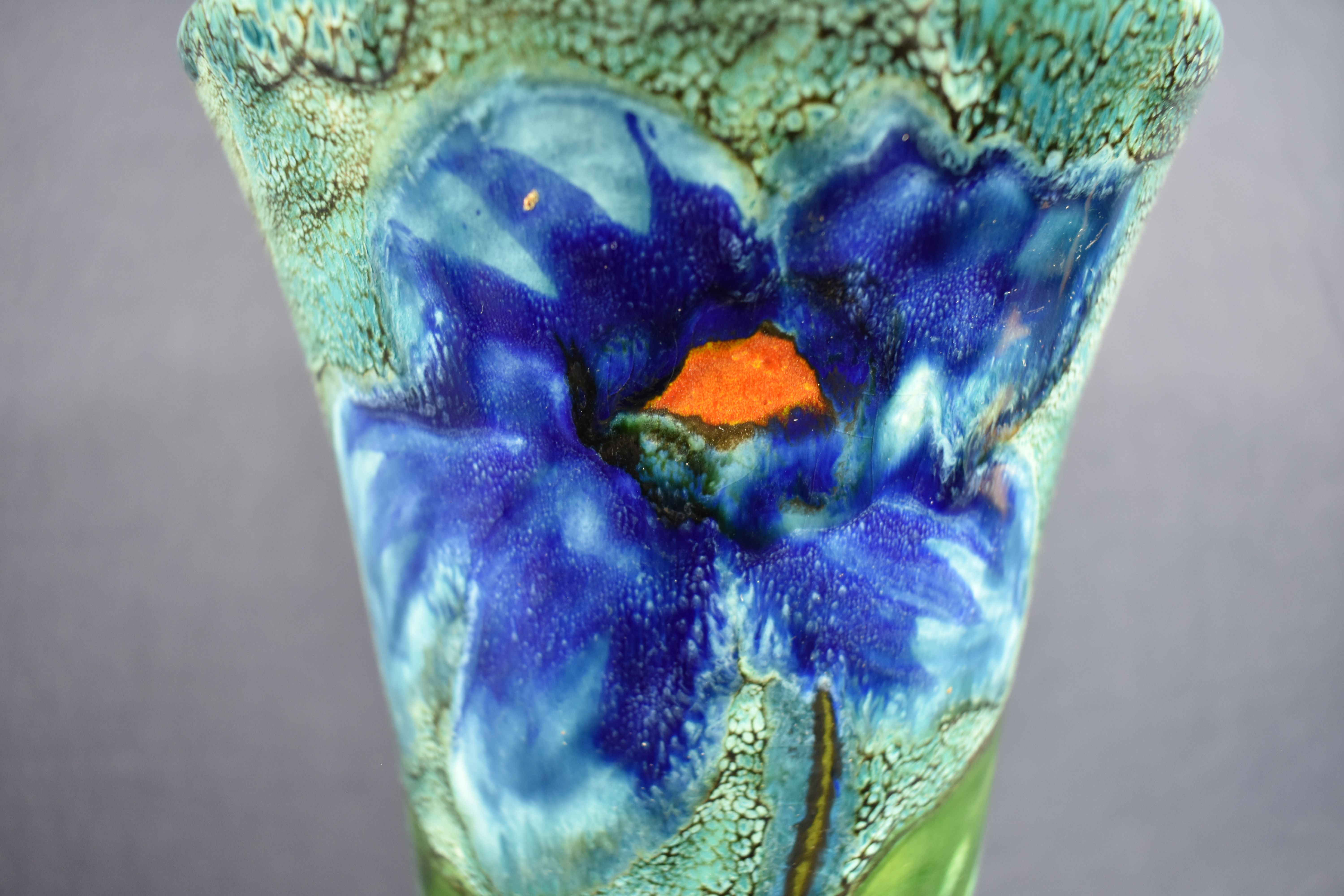 Voir photo 7 de Vase céramique pro-autic, signé RICARD, hauteur 27 et diamètre 19 cm. Vase céramique pro-autic, signé RICARD, hauteur 27 et diamètre 19 cm. Bon état reconditionné photo 7