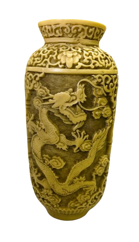 Vase chinois en résine sculptée Bon état - 10,00 € Vase chinois en résine sculptée Bon état reconditionné disponible sur Label Emmaüs