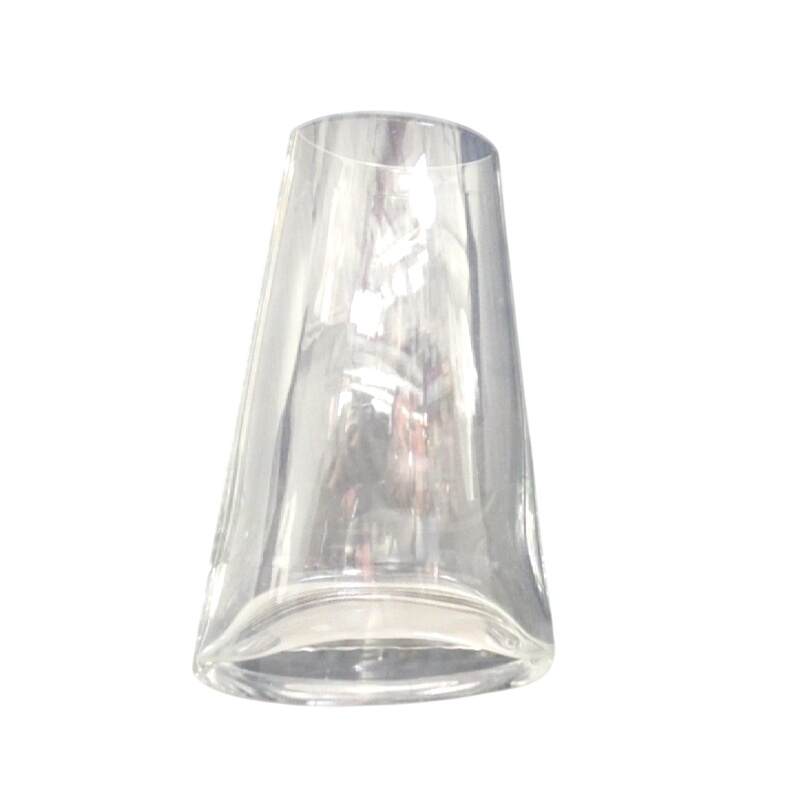 Vase conique en verre transparent Parfait état - 17,00 € Vase conique en verre transparent Parfait état reconditionné disponible sur Label Emmaüs