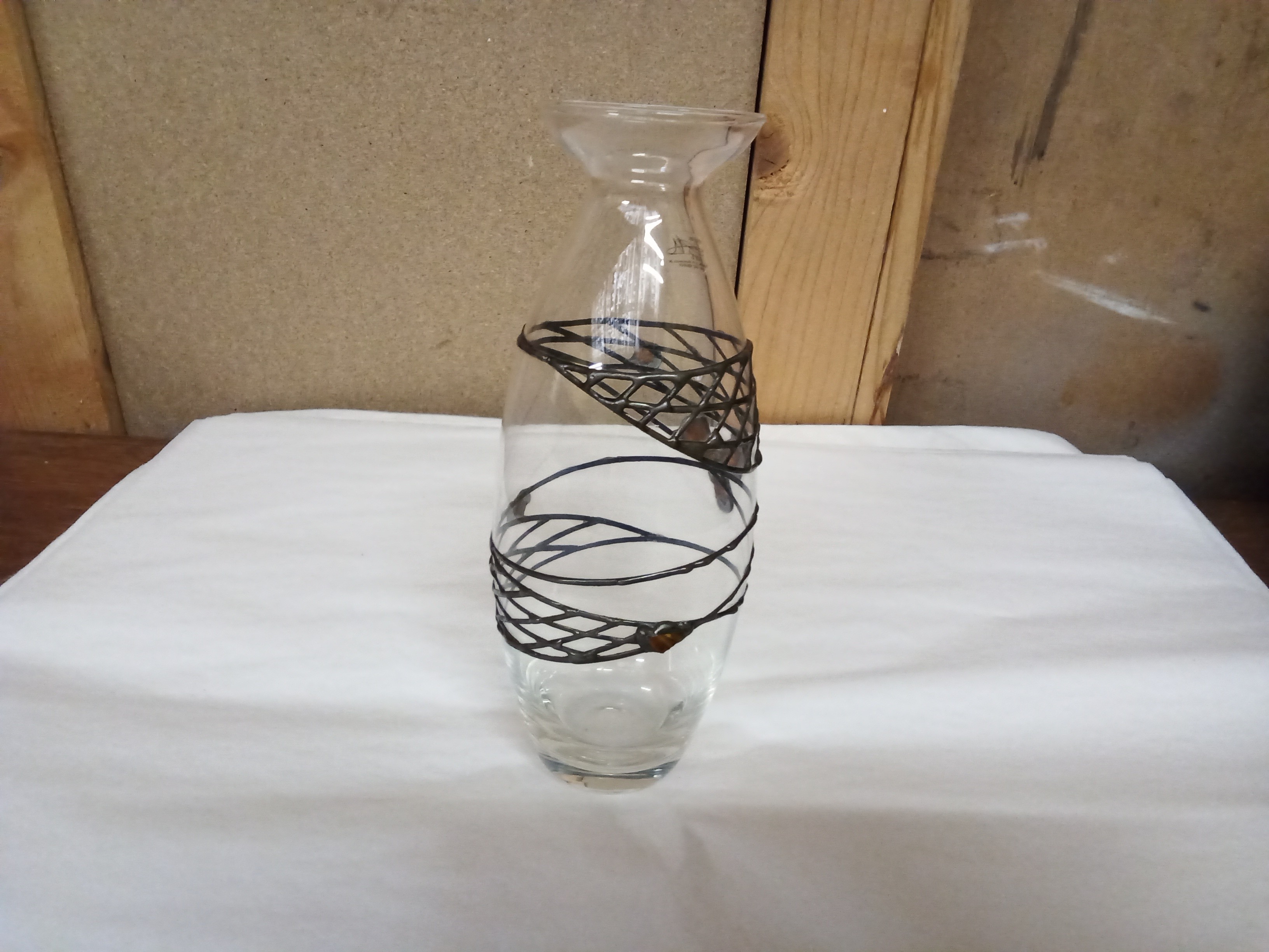 Voir photo 2 de Vase décoratif en verre avec motifs en relief " Galeria Art" Vase décoratif en verre avec motifs en relief " Galeria Art" Très bon état reconditionné photo 2