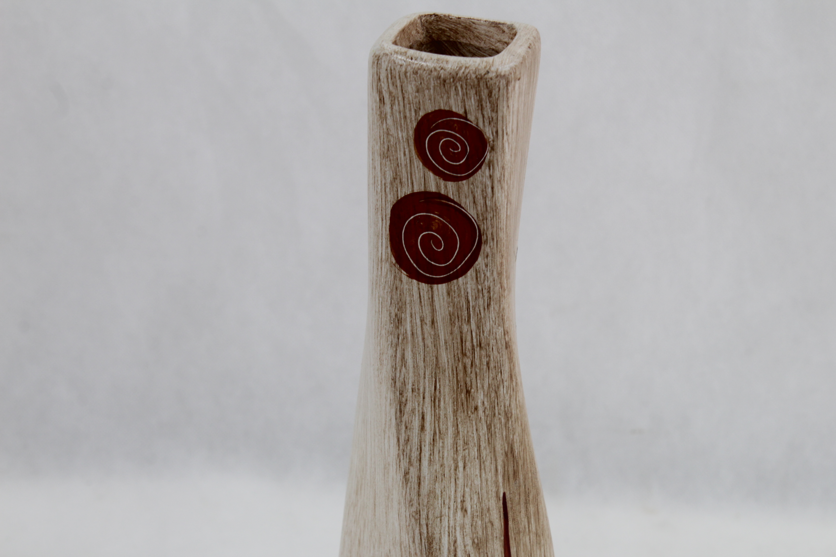 Voir photo 2 de Vase effilé avec motifs géométriques Vase effilé avec motifs géométriques Très bon état reconditionné photo 2