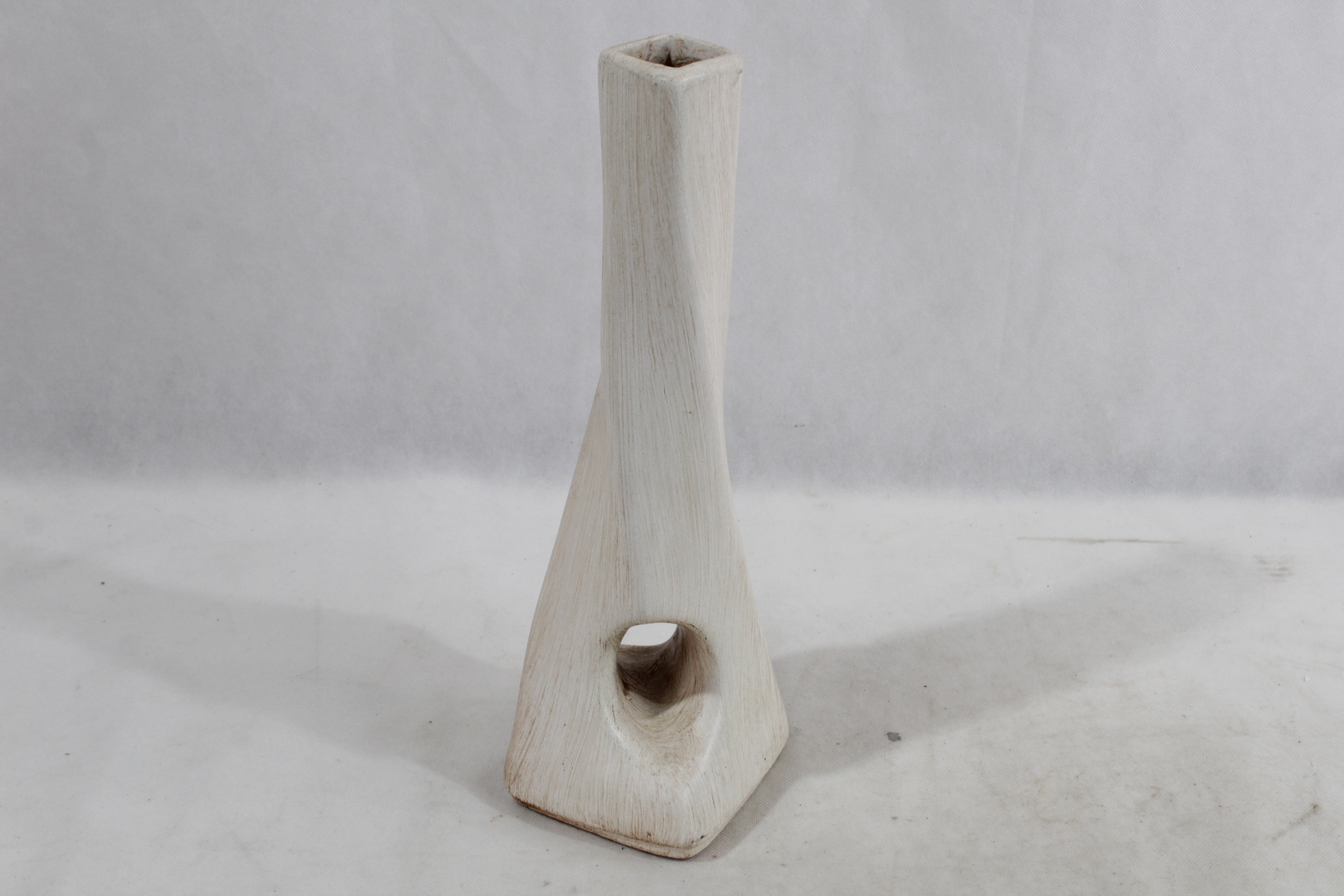Voir photo 4 de Vase effilé avec motifs géométriques Vase effilé avec motifs géométriques Très bon état reconditionné photo 4