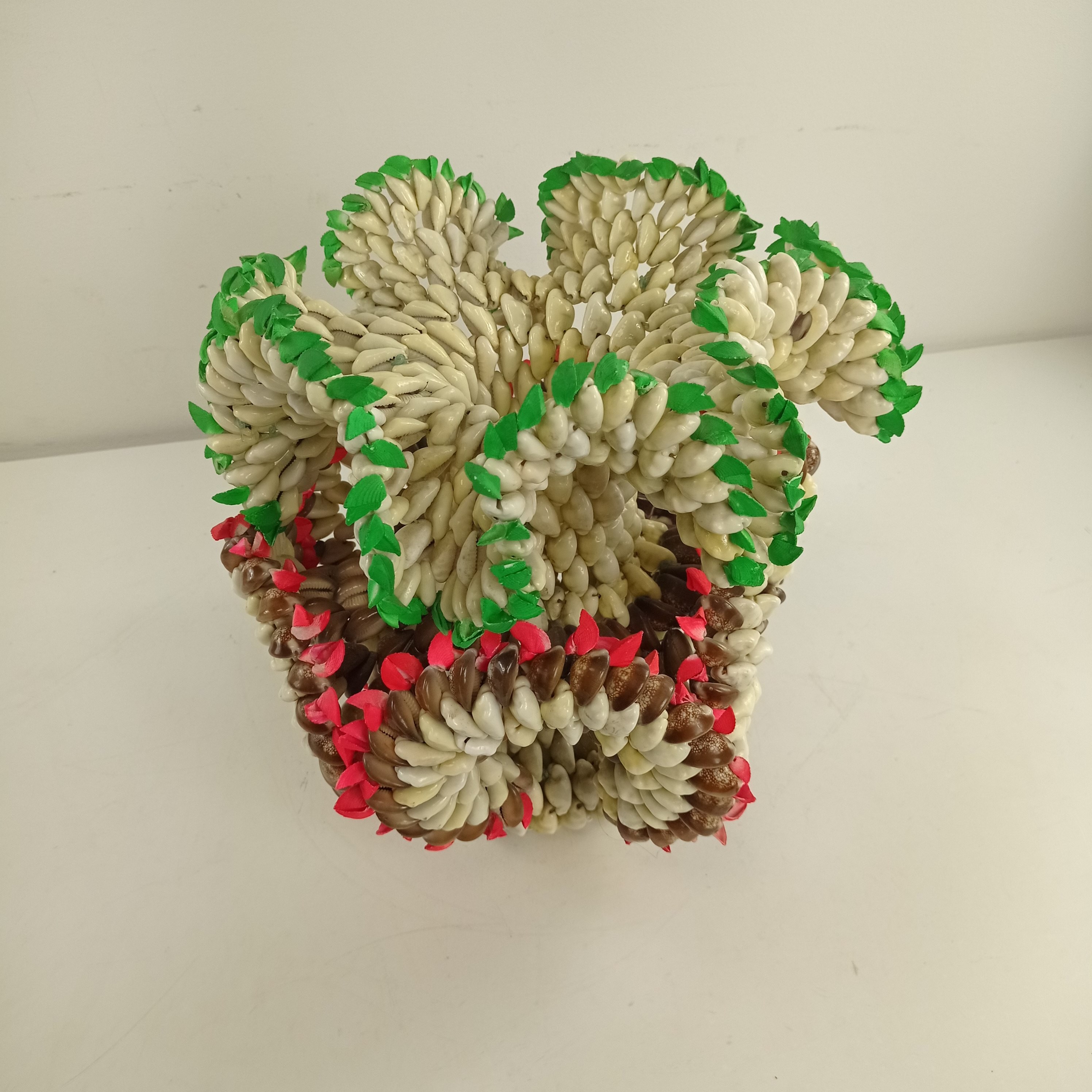 Voir photo 4 de Vase en assemblage de coquillages, polynésien Vase en assemblage de coquillages, polynésien Très bon état reconditionné photo 4
