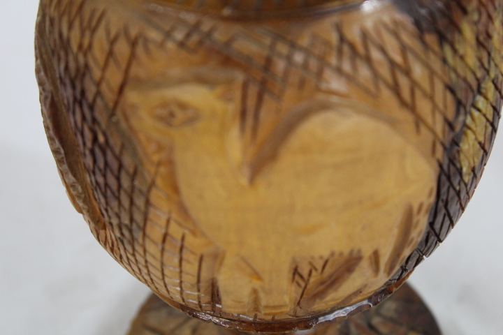Voir photo 3 de Vase en bois avec scène sculptée de désert Vase en bois avec scène sculptée de désert Parfait état reconditionné photo 3