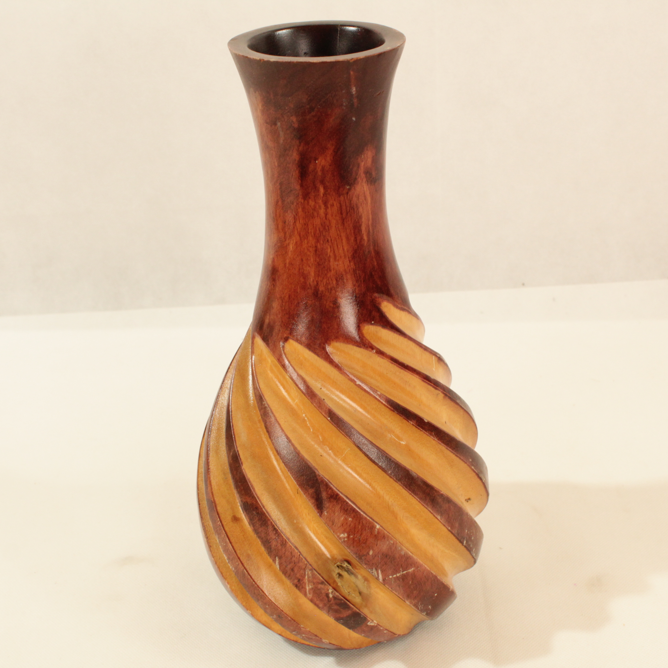 Voir photo 2 de Vase en bois sculpté Vase en bois sculpté Bon état reconditionné photo 2
