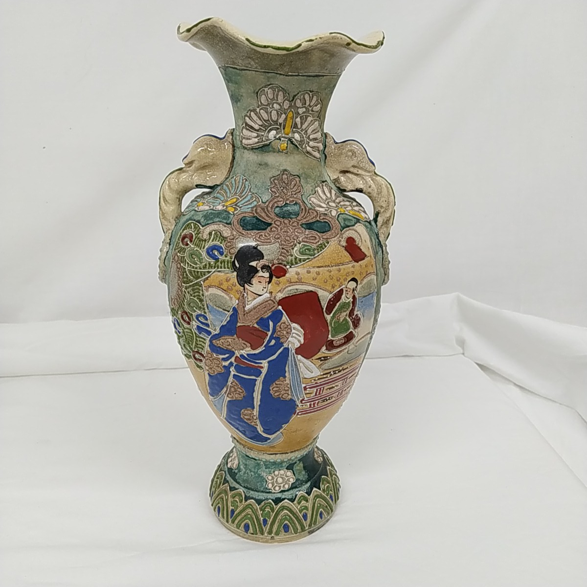 Acheter Vase en céramique (décor Japonais) Bon état - 12,00 € Vase en céramique (décor Japonais) Bon état reconditionné disponible sur Label Emmaüs