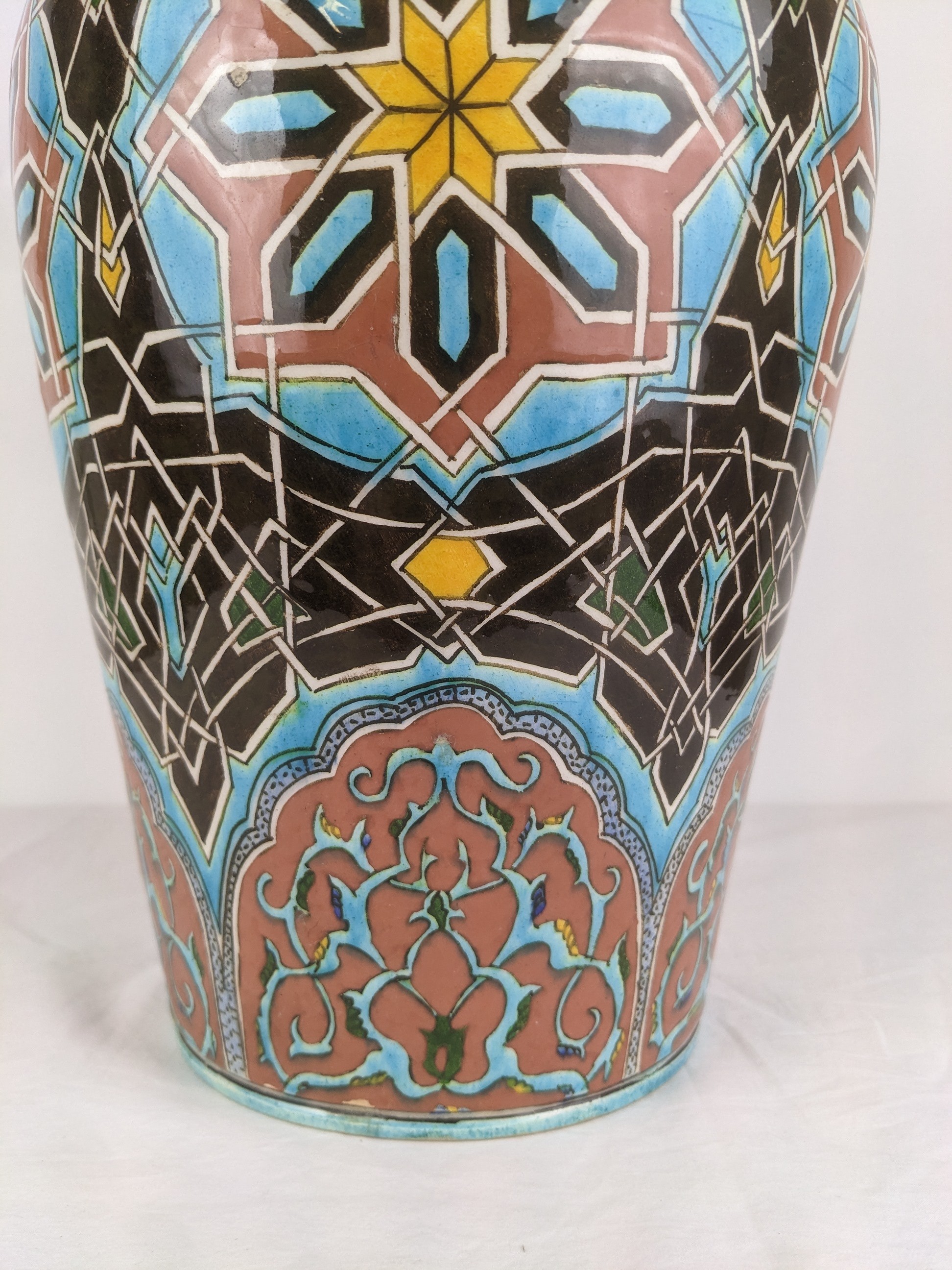 Voir photo 2 de Vase en céramique Kutahya style XIX Vase en céramique Kutahya style XIX Parfait état reconditionné photo 2