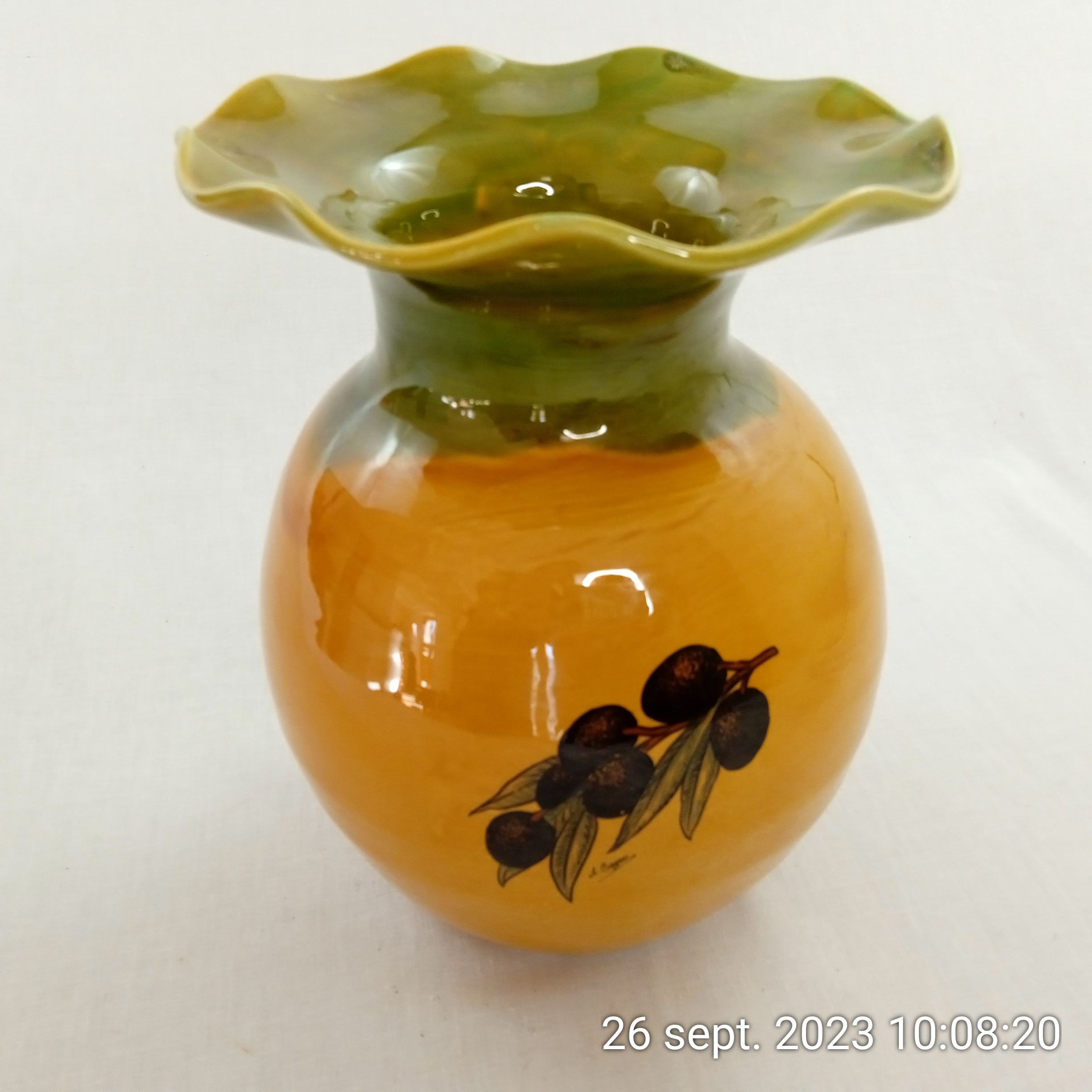 Acheter Vase en céramique provençal vintage signé A.Baguo 24 cm Très bon état - 18,00 € Vase en céramique provençal vintage signé A.Baguo 24 cm Très bon état reconditionné disponible sur Label Emmaüs