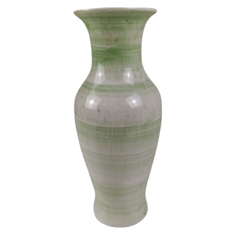 Vase en céramique vert peint à la main Très bon état - 10,00 € Vase en céramique vert peint à la main Très bon état reconditionné disponible sur Label Emmaüs