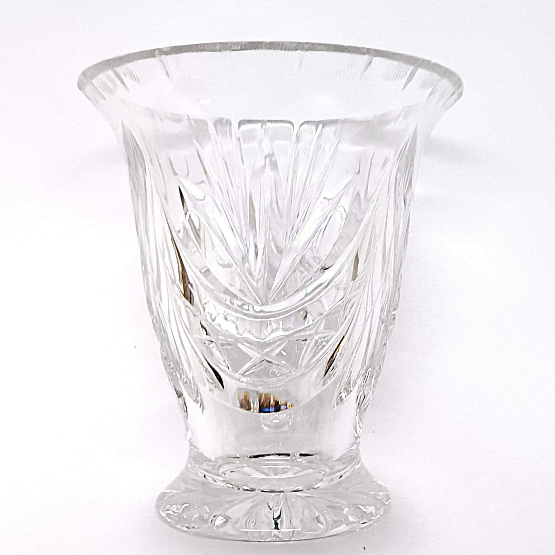 Voir photo 2 de Vase en cristal taillé Ø 12 cm hauteur 13,5 cm Vase en cristal taillé Ø 12 cm hauteur 13,5 cm Bon état reconditionné photo 2