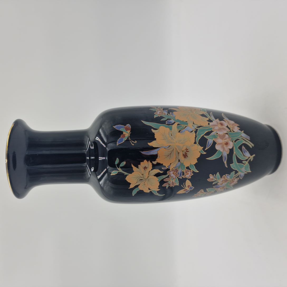 Acheter Vase en faïence motif floral Très bon état - 10,00 € Vase en faïence motif floral Très bon état reconditionné disponible sur Label Emmaüs